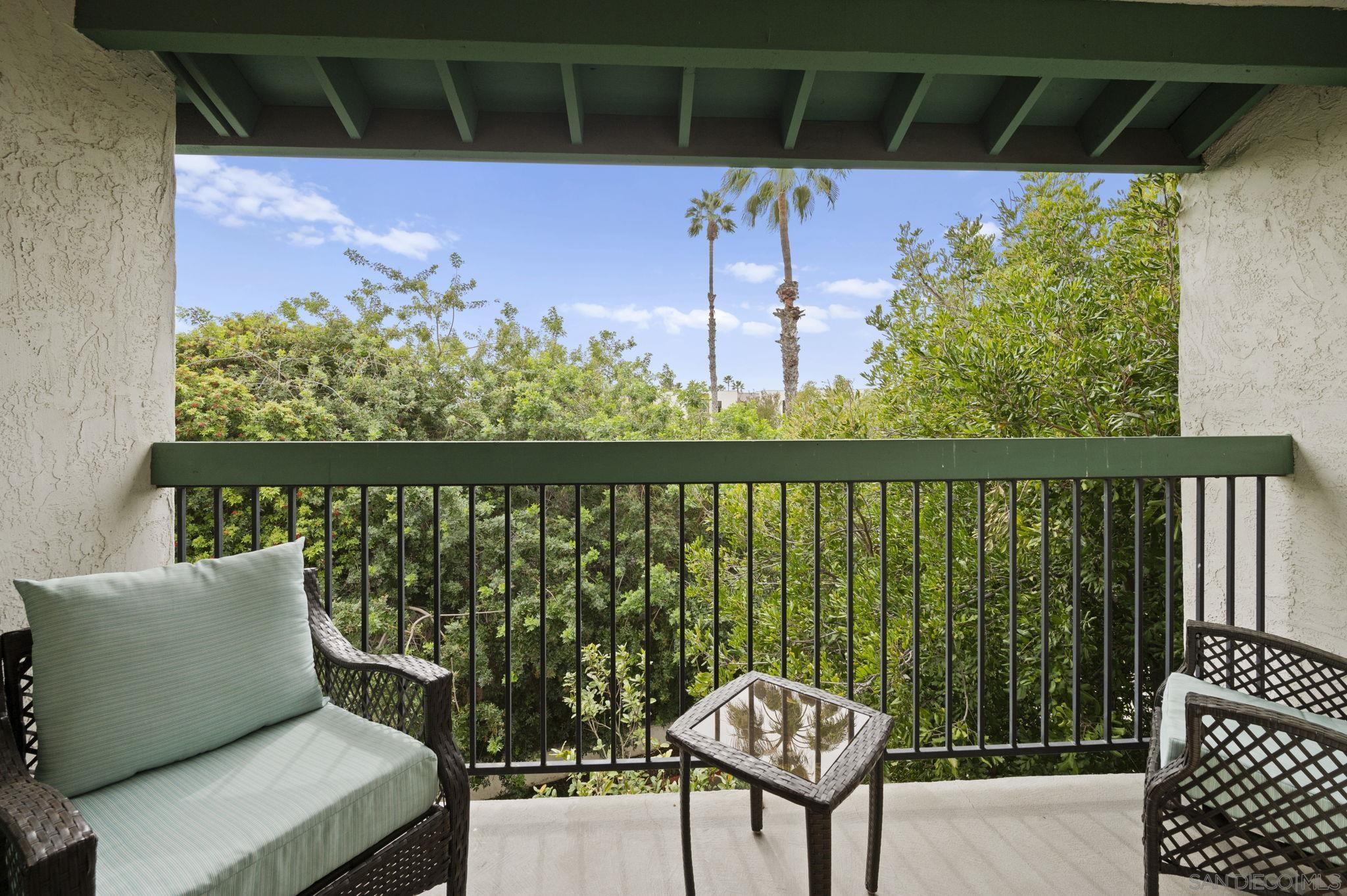Detail Gallery Image 3 of 37 For 5525  Shasta Ln  #301,  La Mesa,  CA 91942 - 2 Beds | 2 Baths