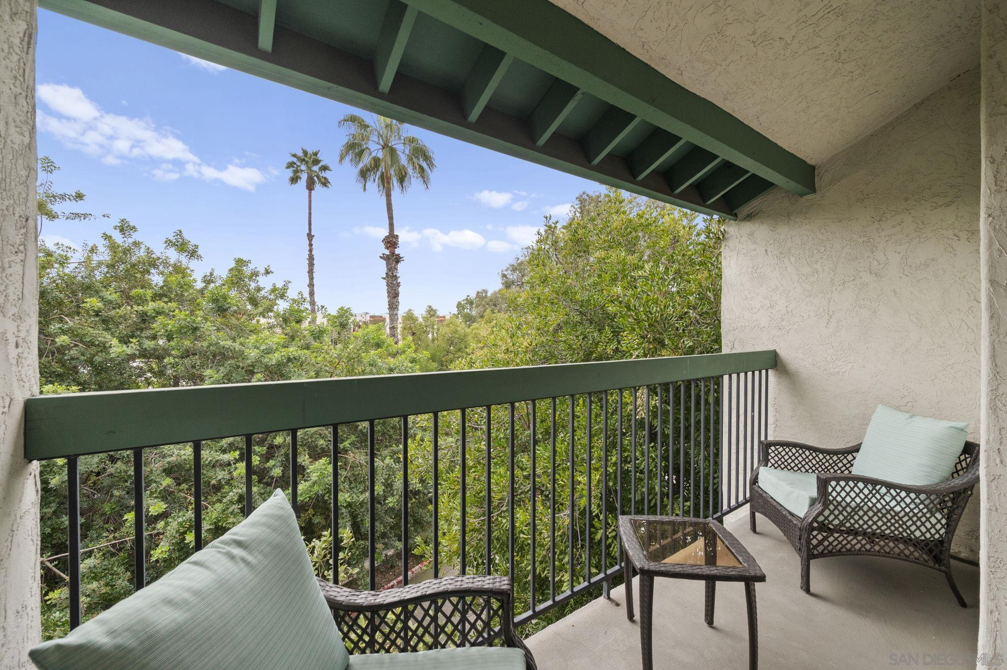 Detail Gallery Image 4 of 37 For 5525  Shasta Ln  #301,  La Mesa,  CA 91942 - 2 Beds | 2 Baths