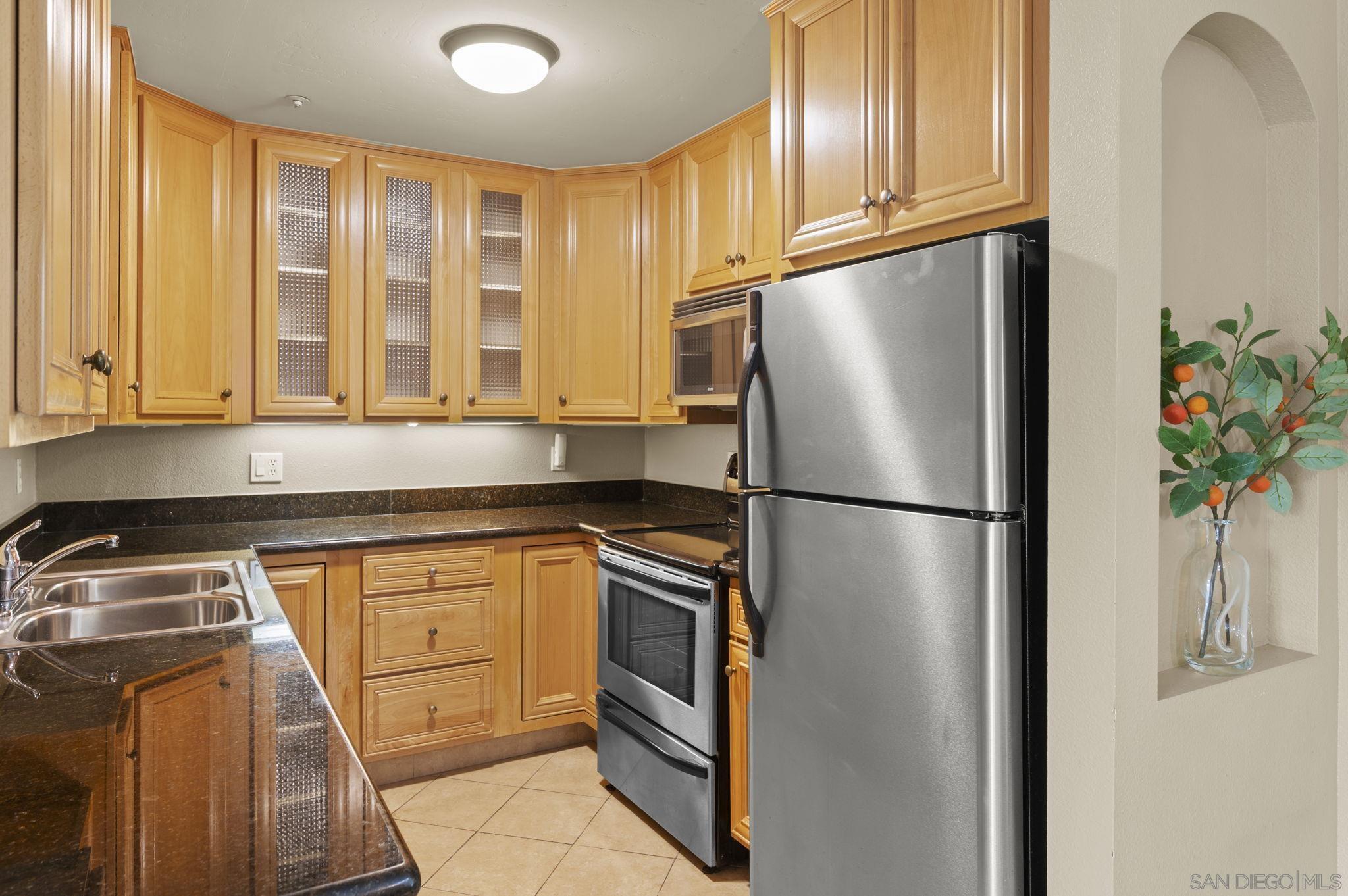 Detail Gallery Image 9 of 37 For 5525  Shasta Ln  #301,  La Mesa,  CA 91942 - 2 Beds | 2 Baths