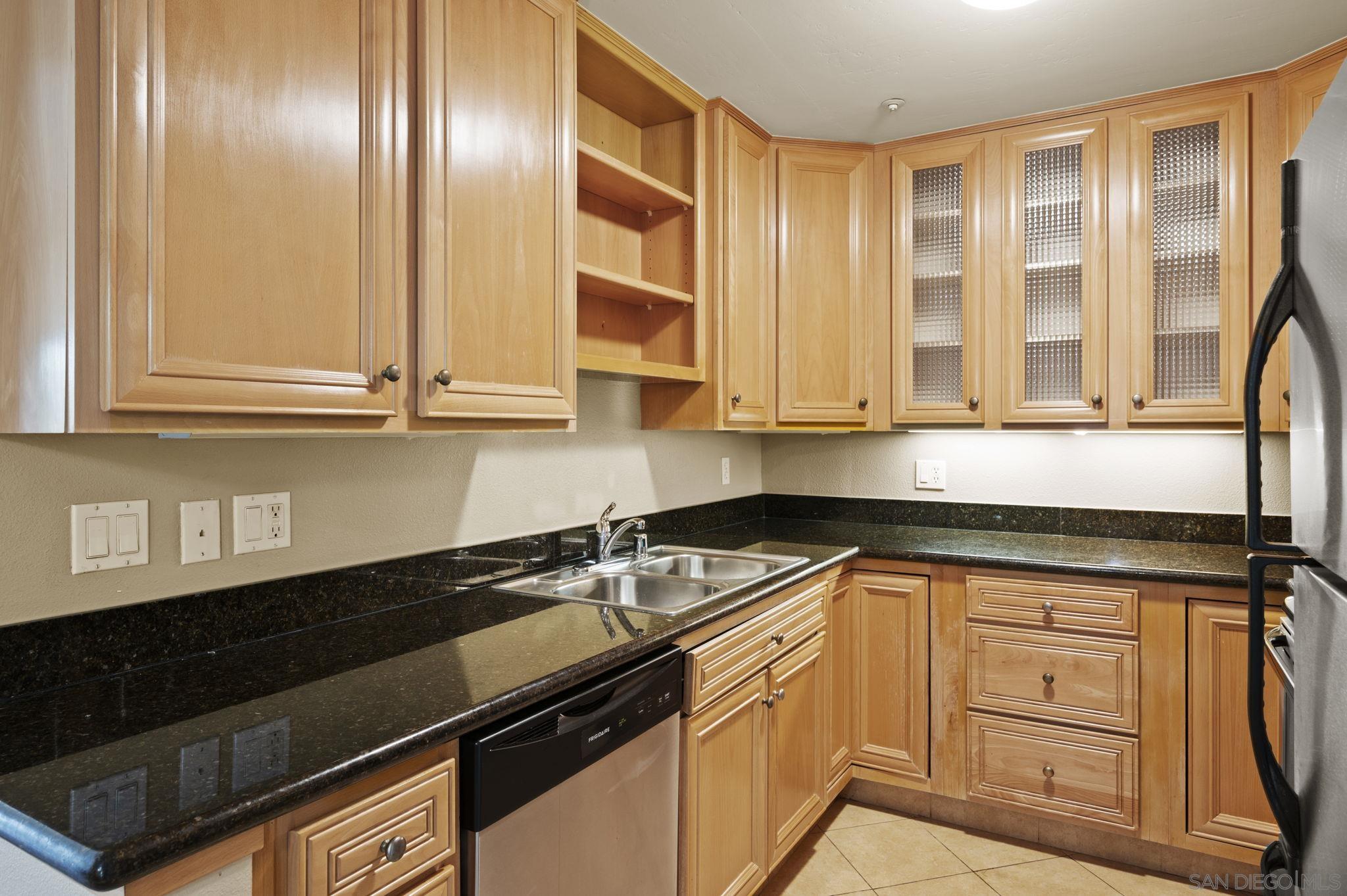 Detail Gallery Image 10 of 37 For 5525  Shasta Ln  #301,  La Mesa,  CA 91942 - 2 Beds | 2 Baths