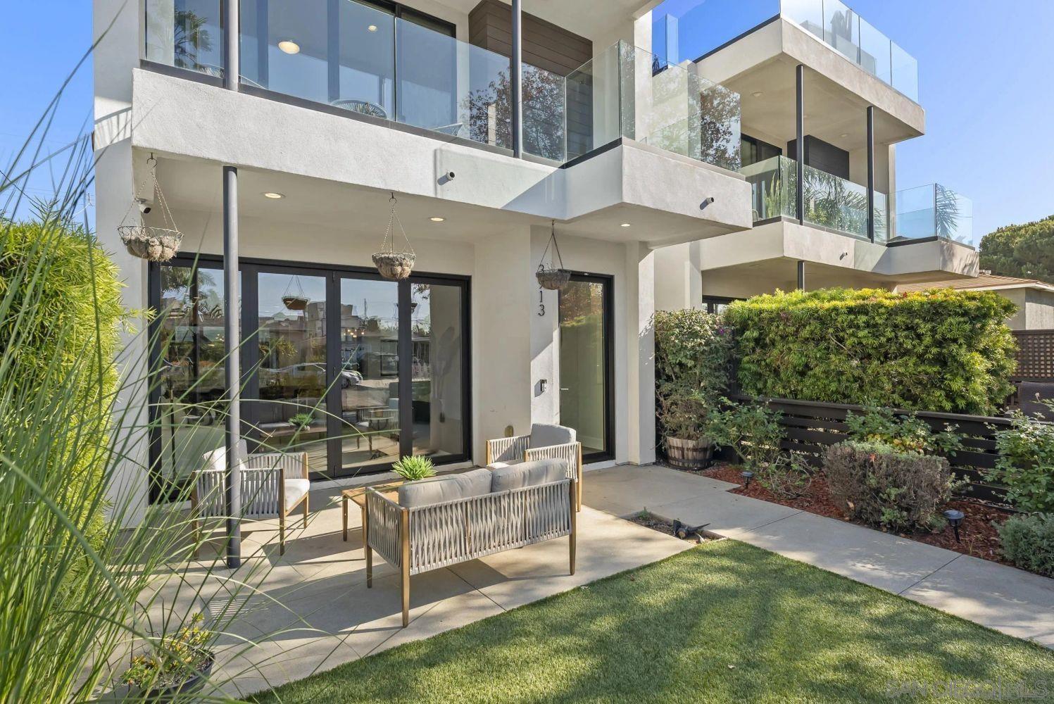 Detail Gallery Image 2 of 22 For 3913  Kendall St, San Diego,  CA 92109 - 4 Beds | 3/1 Baths