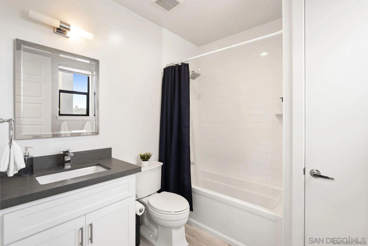 Detail Gallery Image 17 of 22 For 3913  Kendall St, San Diego,  CA 92109 - 4 Beds | 3/1 Baths