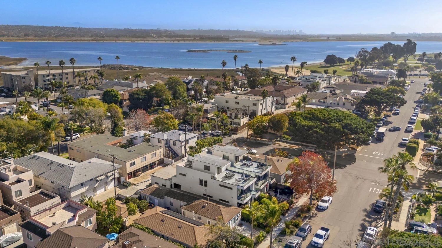 Detail Gallery Image 21 of 22 For 3913  Kendall St, San Diego,  CA 92109 - 4 Beds | 3/1 Baths