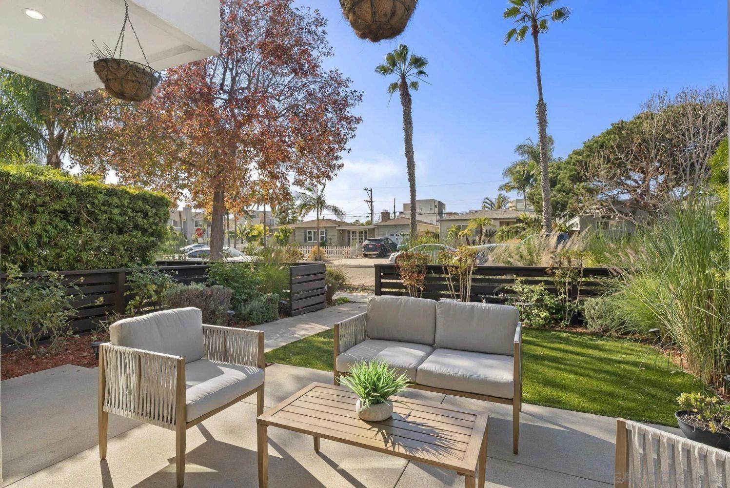 Detail Gallery Image 4 of 22 For 3913  Kendall St, San Diego,  CA 92109 - 4 Beds | 3/1 Baths