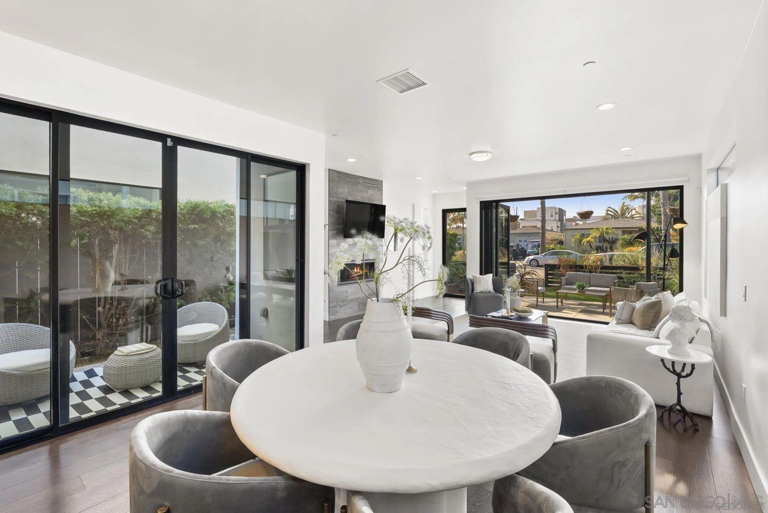 Detail Gallery Image 7 of 22 For 3913  Kendall St, San Diego,  CA 92109 - 4 Beds | 3/1 Baths