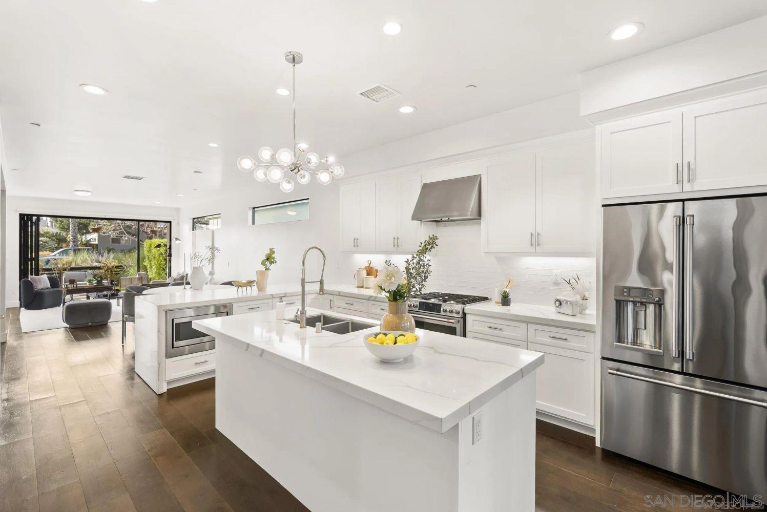 Detail Gallery Image 10 of 22 For 3913  Kendall St, San Diego,  CA 92109 - 4 Beds | 3/1 Baths