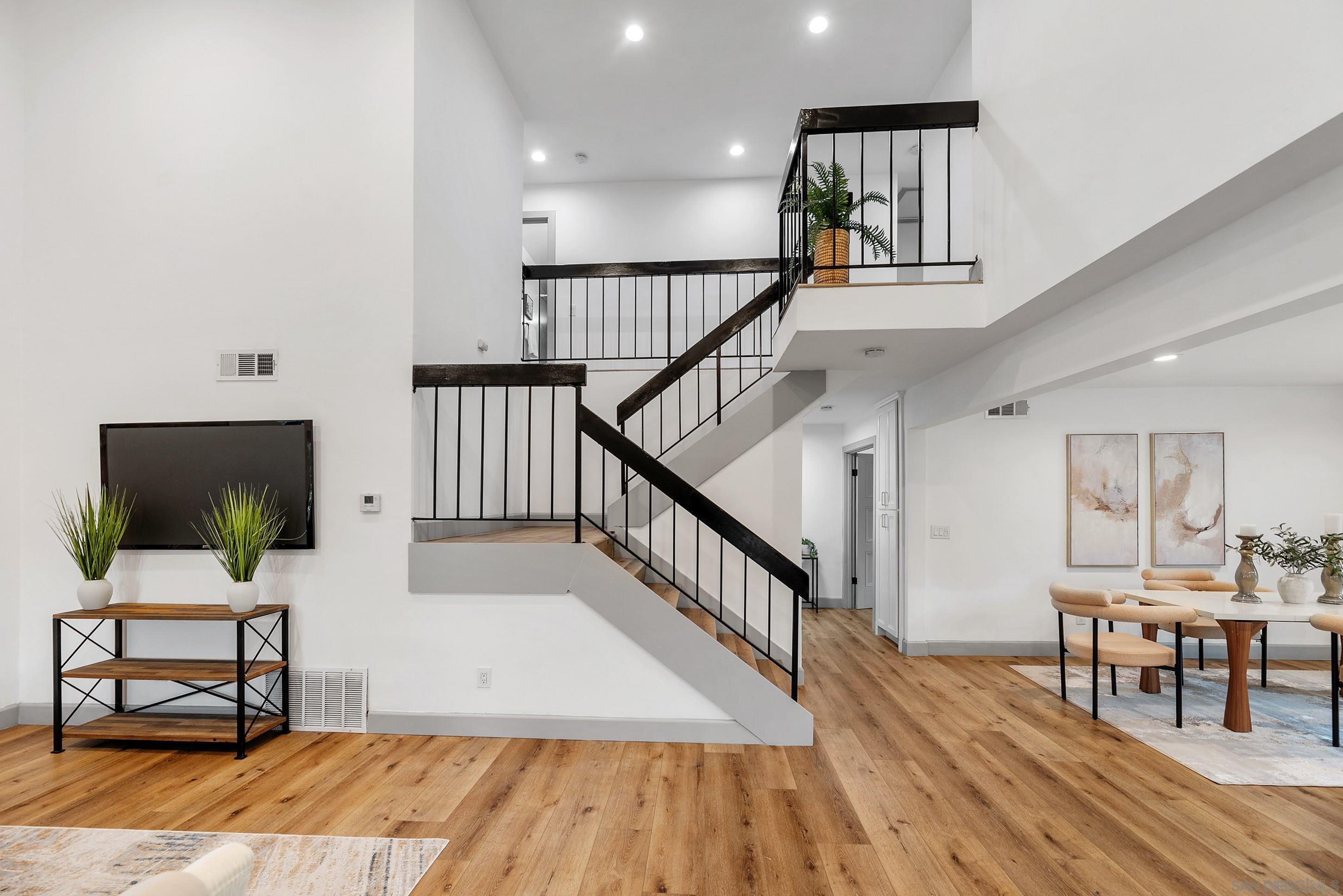 Detail Gallery Image 4 of 45 For 13233  Gunner Ave, San Diego,  CA 92129 - 5 Beds | 2/1 Baths