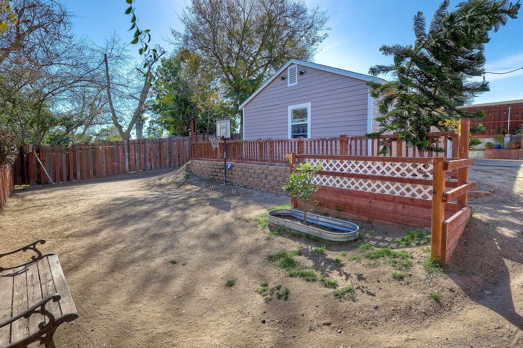 Detail Gallery Image 38 of 56 For 2371-75  Berry Street, Lemon Grove,  CA 91945 - 4 Beds | 3 Baths