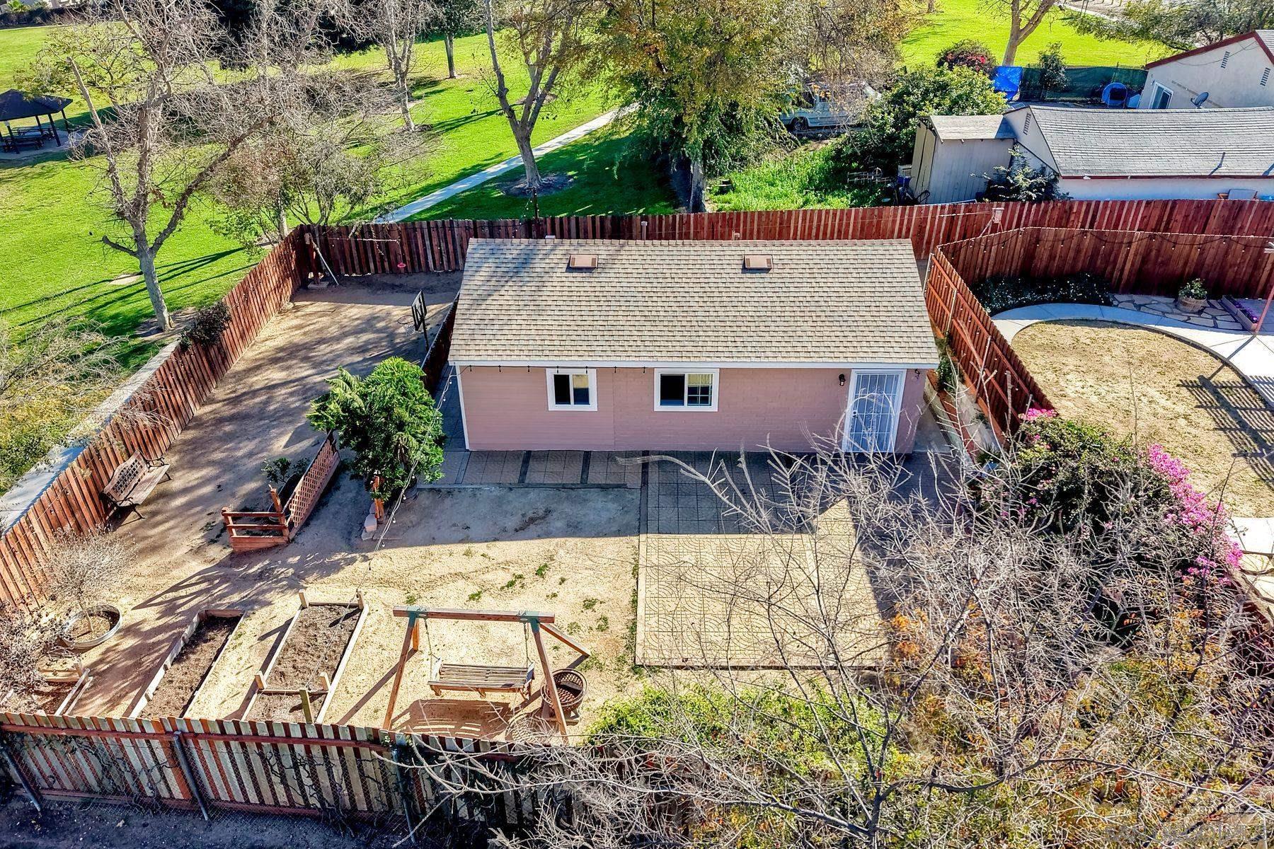 Detail Gallery Image 42 of 56 For 2371-75  Berry Street, Lemon Grove,  CA 91945 - 4 Beds | 3 Baths