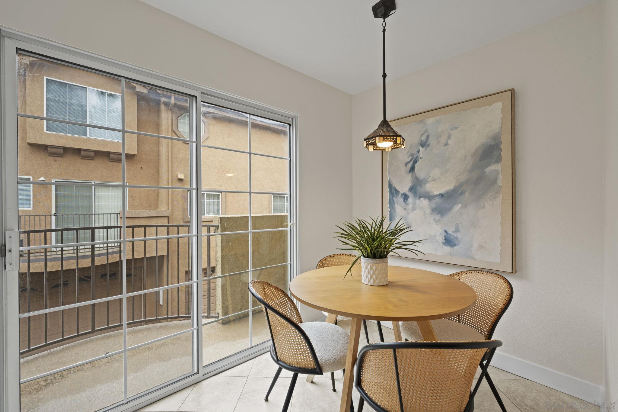 Detail Gallery Image 12 of 38 For 12559  El Camino Real B, San Diego,  CA 92130 - 2 Beds | 2/1 Baths