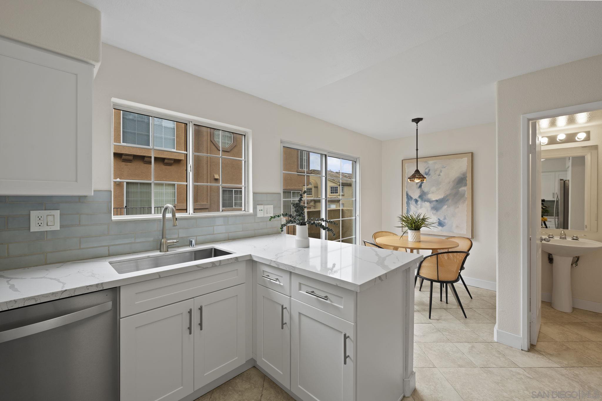 Detail Gallery Image 13 of 38 For 12559  El Camino Real B, San Diego,  CA 92130 - 2 Beds | 2/1 Baths
