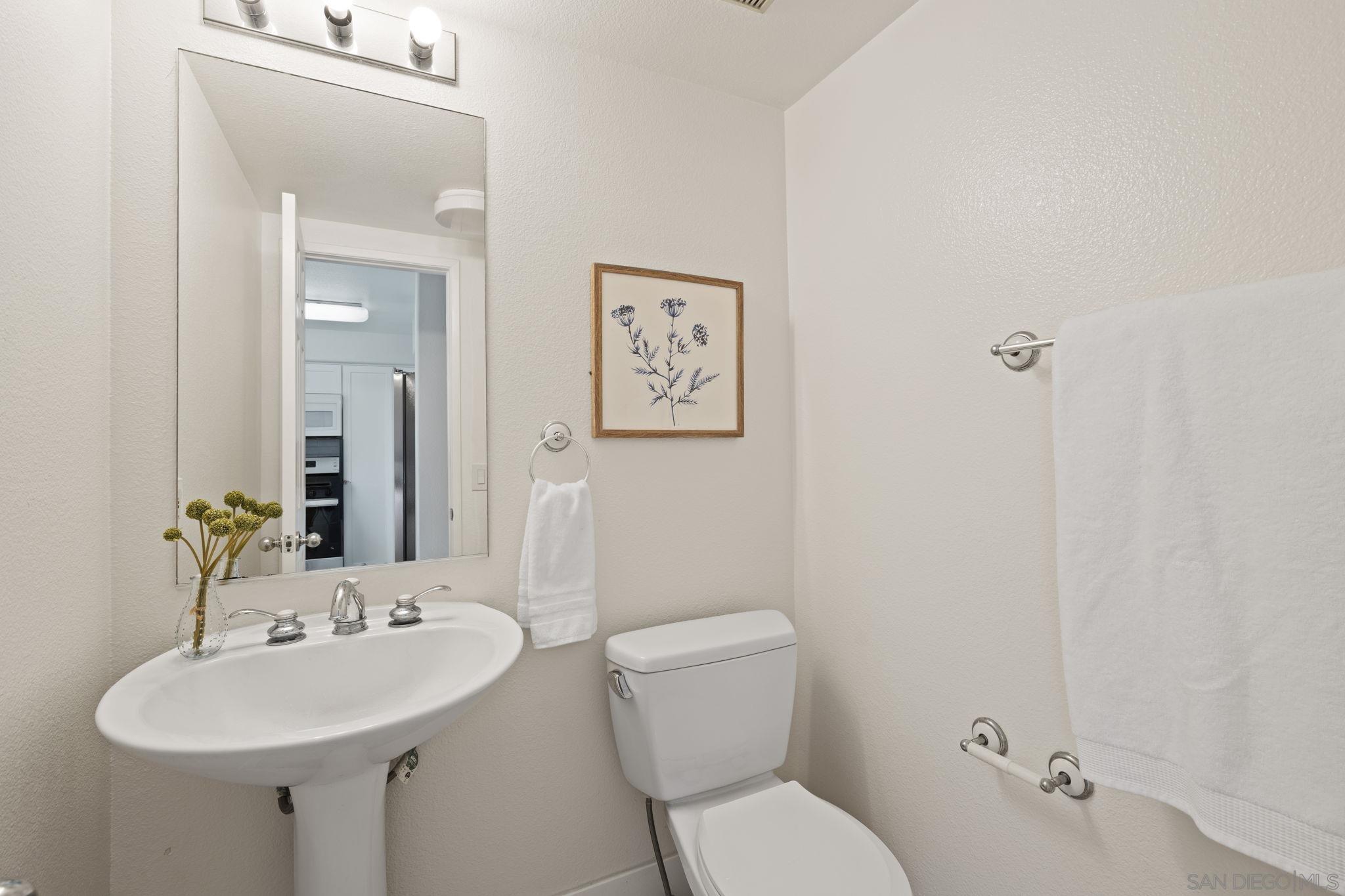 Detail Gallery Image 14 of 38 For 12559  El Camino Real B, San Diego,  CA 92130 - 2 Beds | 2/1 Baths