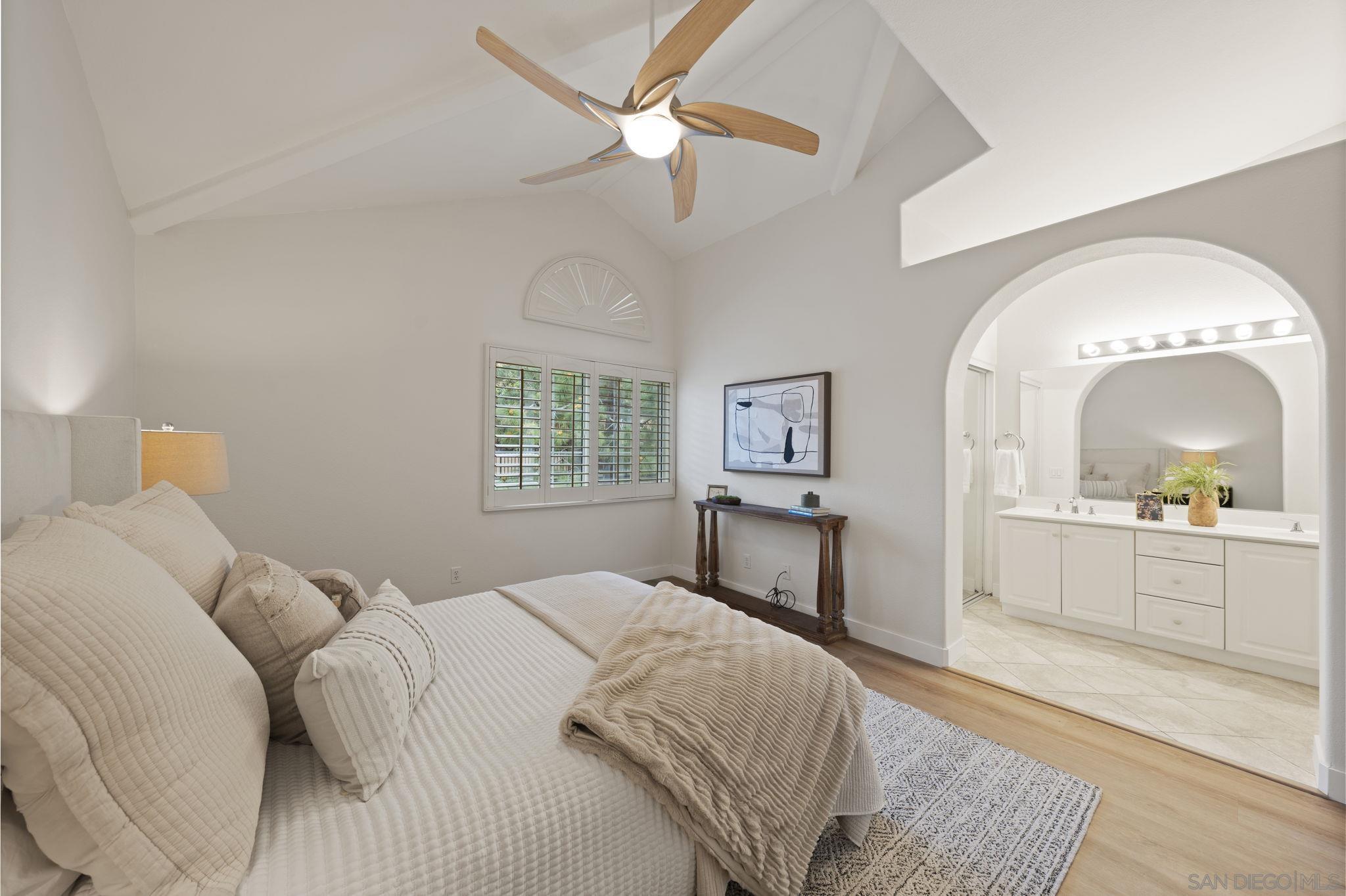 Detail Gallery Image 16 of 38 For 12559  El Camino Real B, San Diego,  CA 92130 - 2 Beds | 2/1 Baths