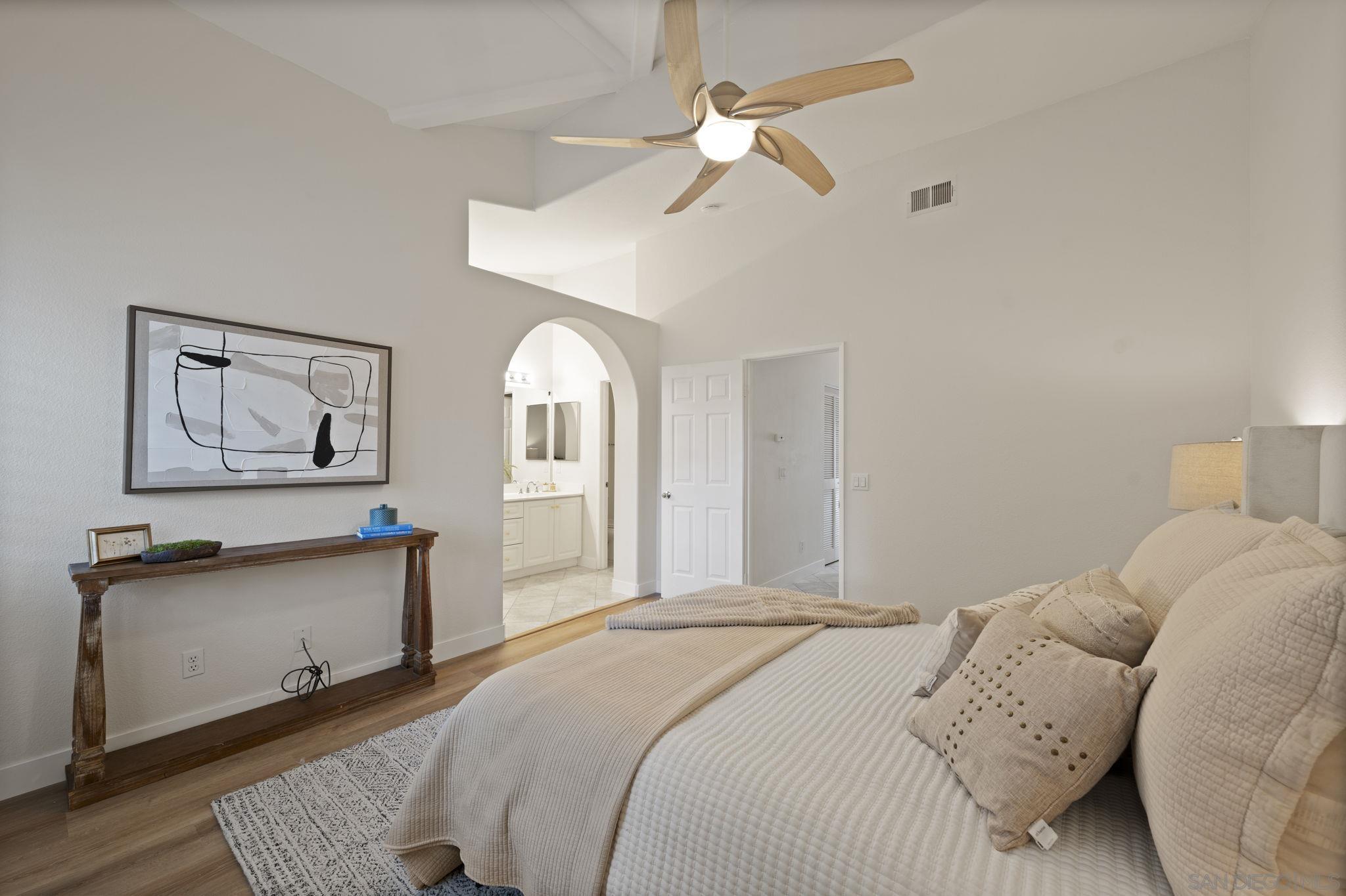 Detail Gallery Image 17 of 38 For 12559  El Camino Real B, San Diego,  CA 92130 - 2 Beds | 2/1 Baths