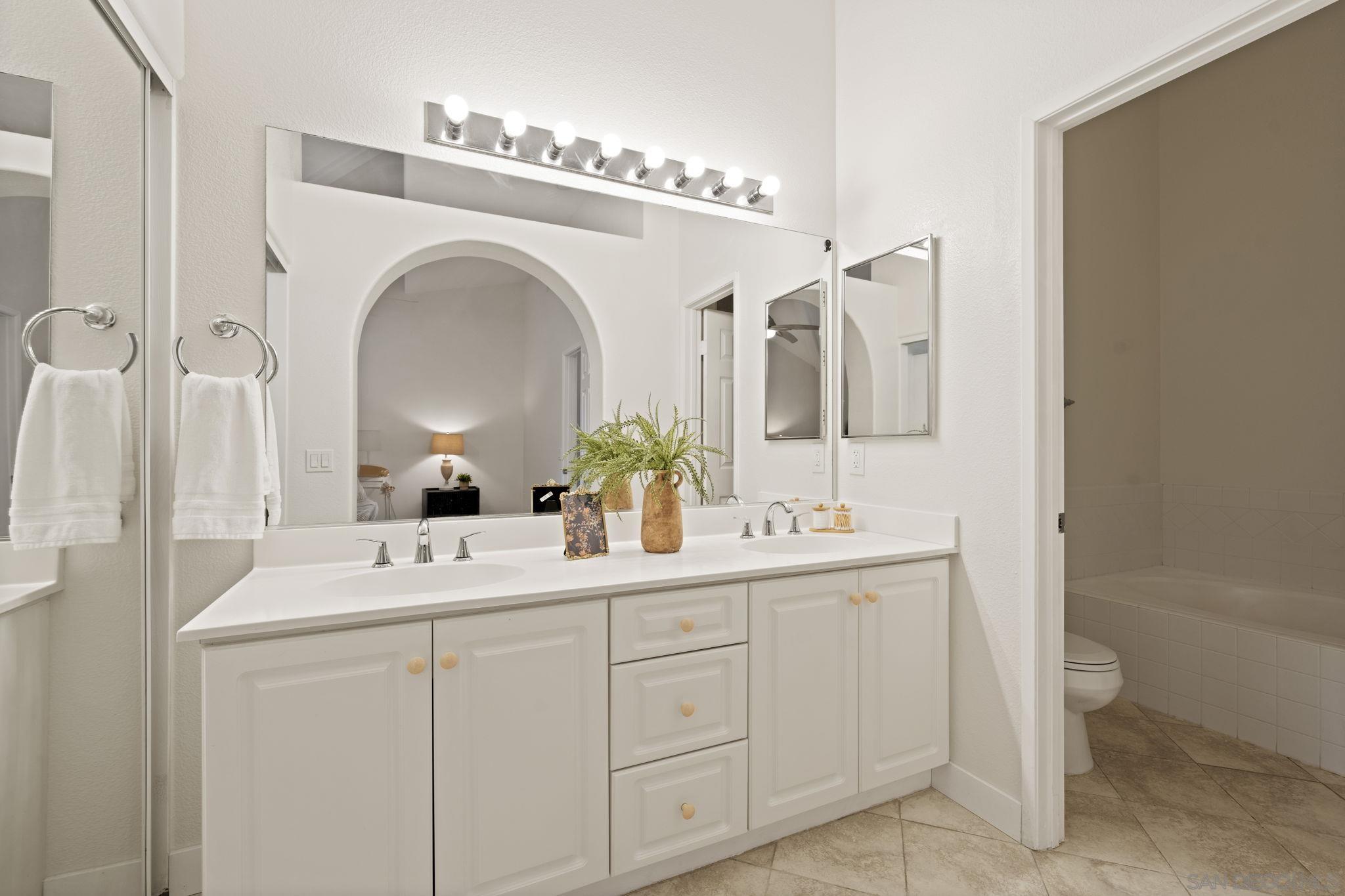 Detail Gallery Image 18 of 38 For 12559  El Camino Real B, San Diego,  CA 92130 - 2 Beds | 2/1 Baths