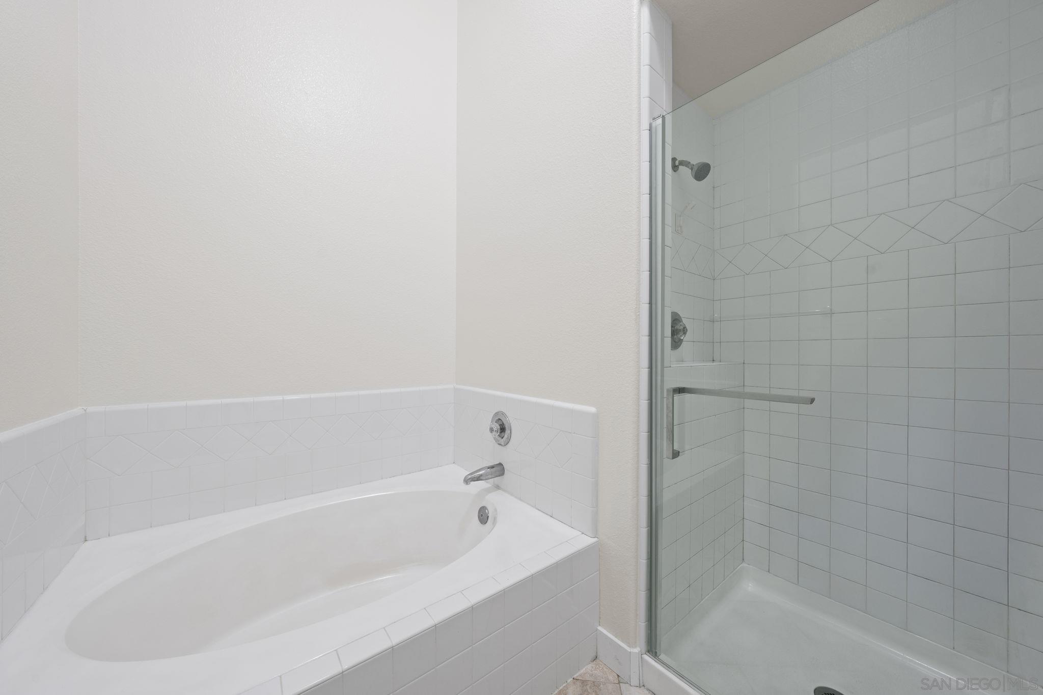 Detail Gallery Image 19 of 38 For 12559  El Camino Real B, San Diego,  CA 92130 - 2 Beds | 2/1 Baths