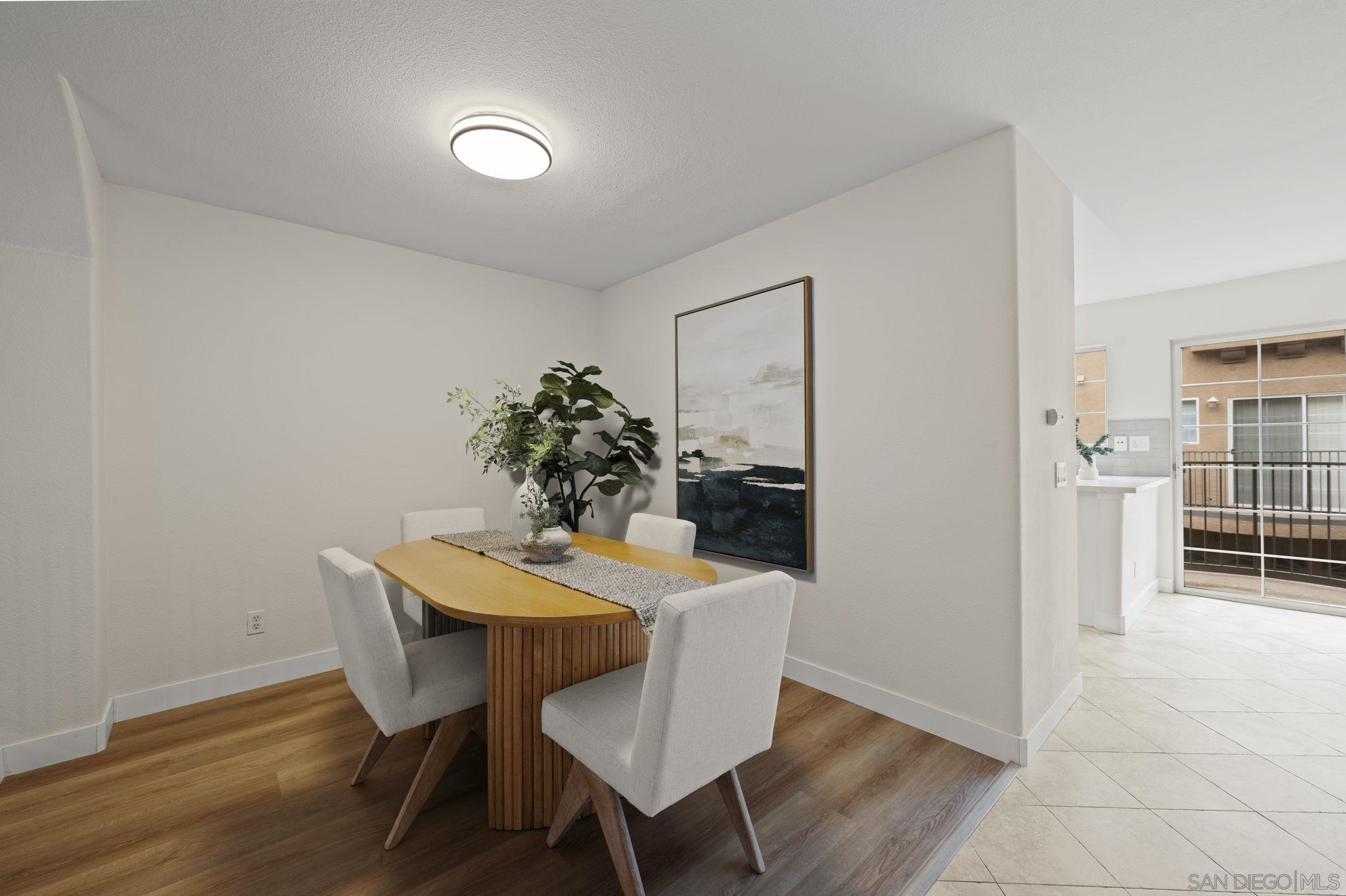 Detail Gallery Image 7 of 38 For 12559  El Camino Real B, San Diego,  CA 92130 - 2 Beds | 2/1 Baths