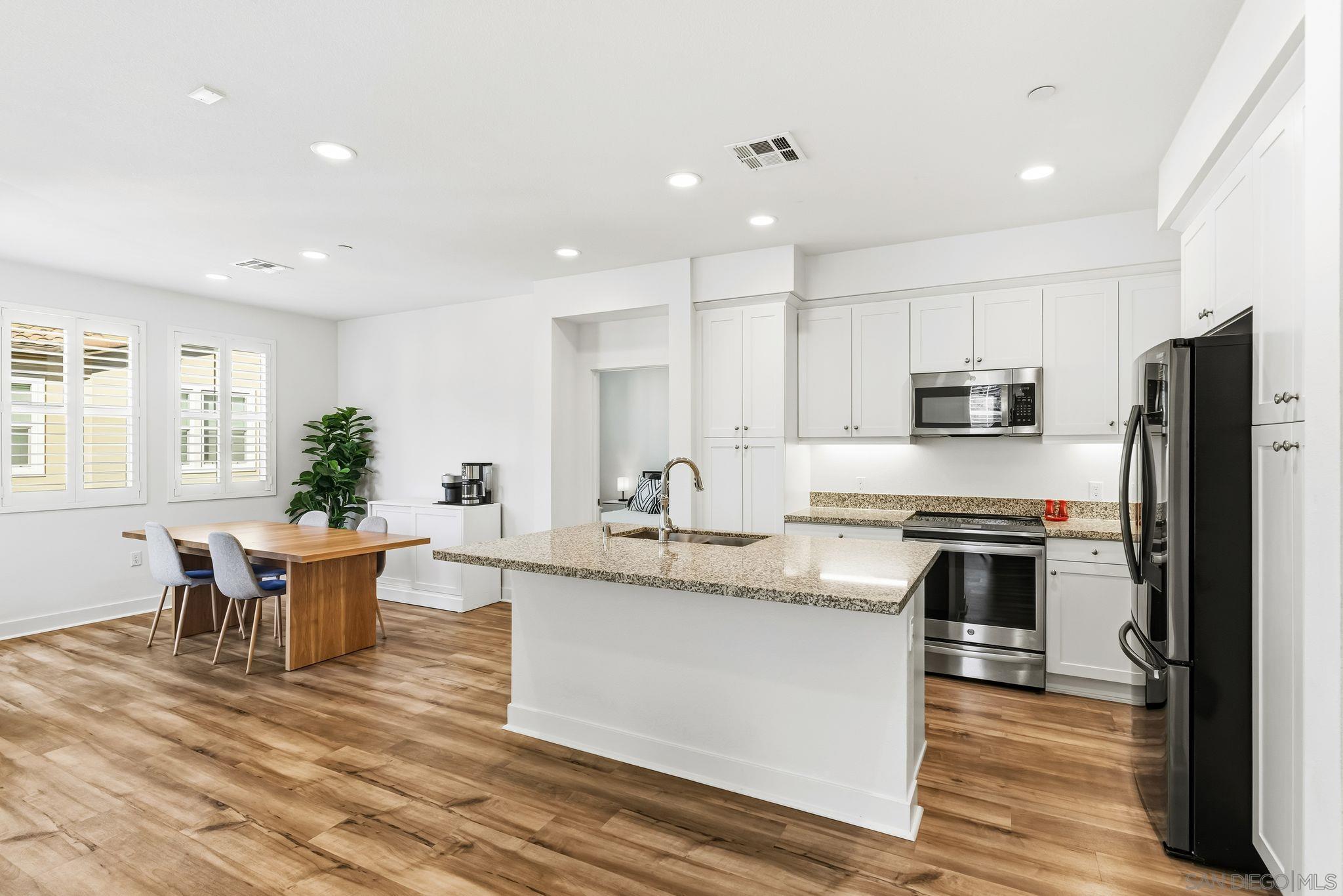 Detail Gallery Image 2 of 49 For 8691  Barbados Ln, Santee,  CA 92071 - 3 Beds | 3 Baths