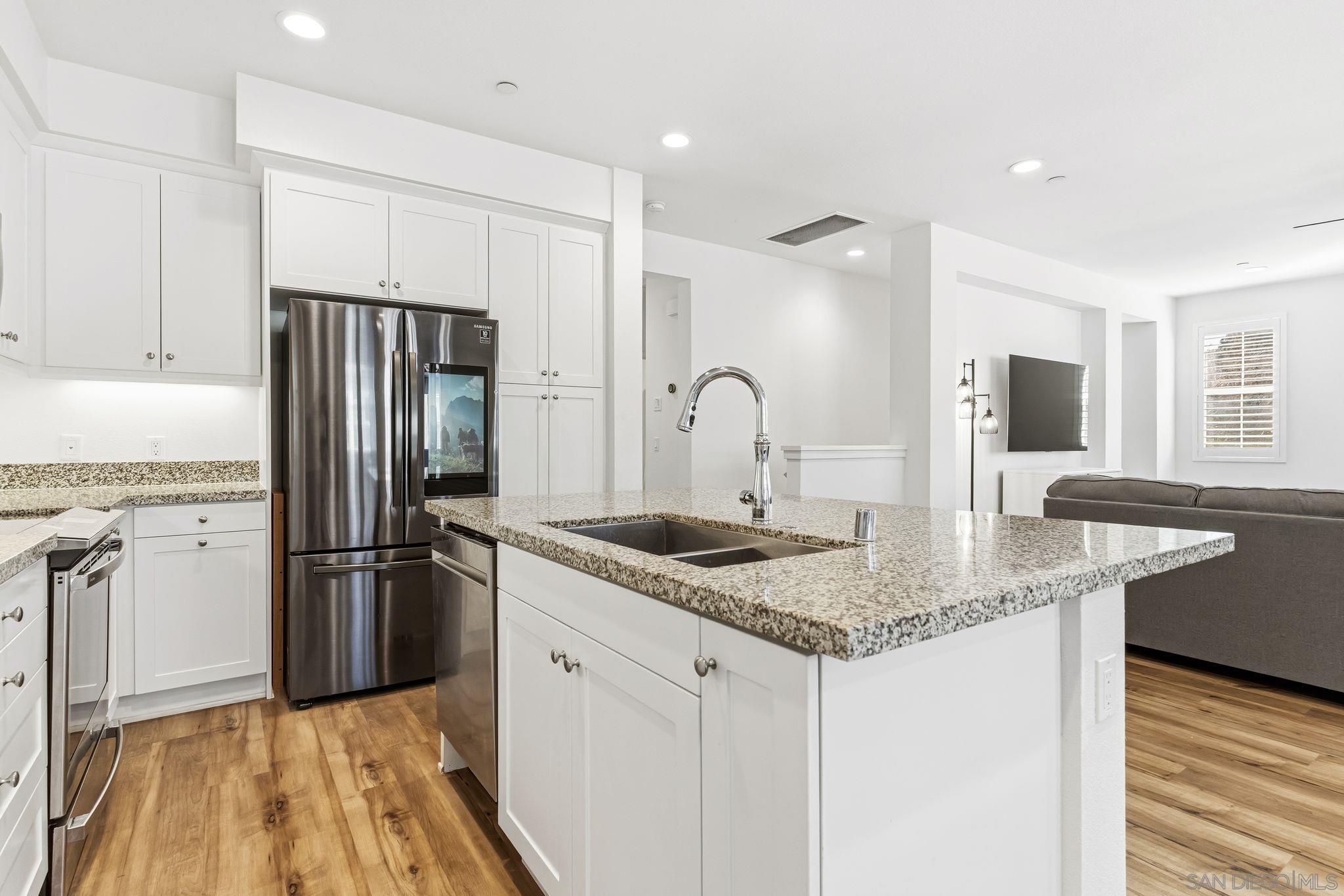 Detail Gallery Image 3 of 49 For 8691  Barbados Ln, Santee,  CA 92071 - 3 Beds | 3 Baths