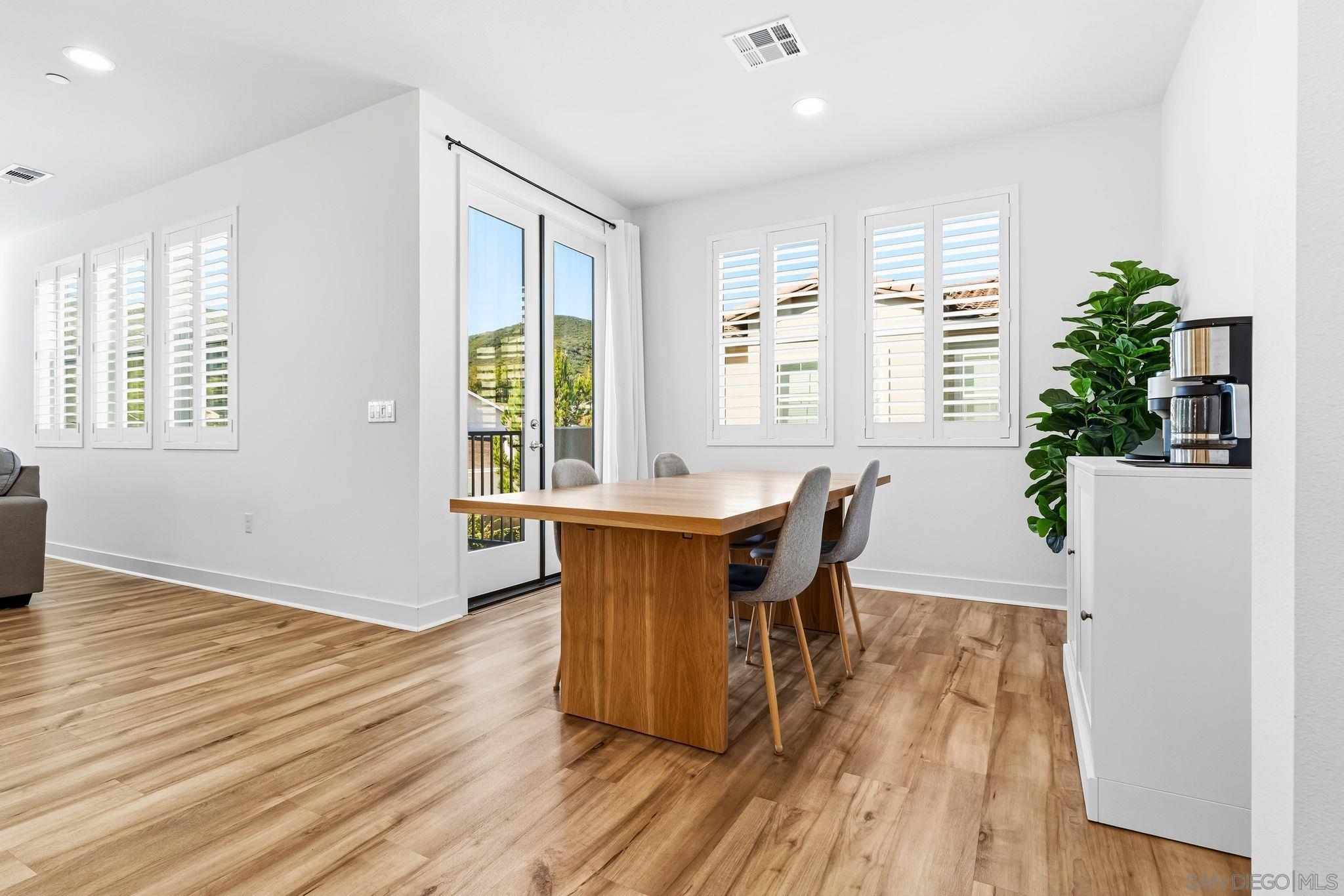 Detail Gallery Image 4 of 49 For 8691  Barbados Ln, Santee,  CA 92071 - 3 Beds | 3 Baths