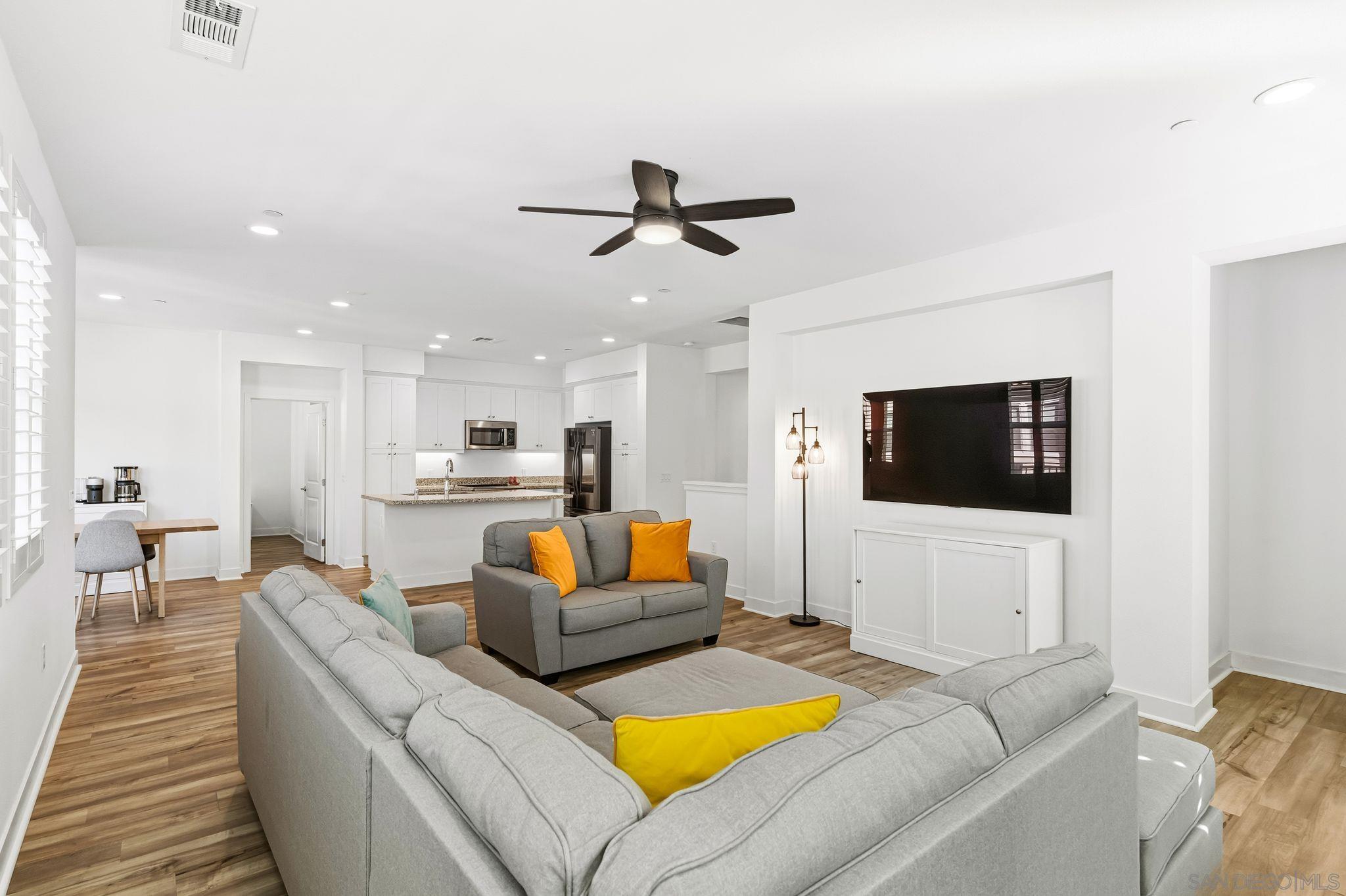 Detail Gallery Image 10 of 49 For 8691  Barbados Ln, Santee,  CA 92071 - 3 Beds | 3 Baths