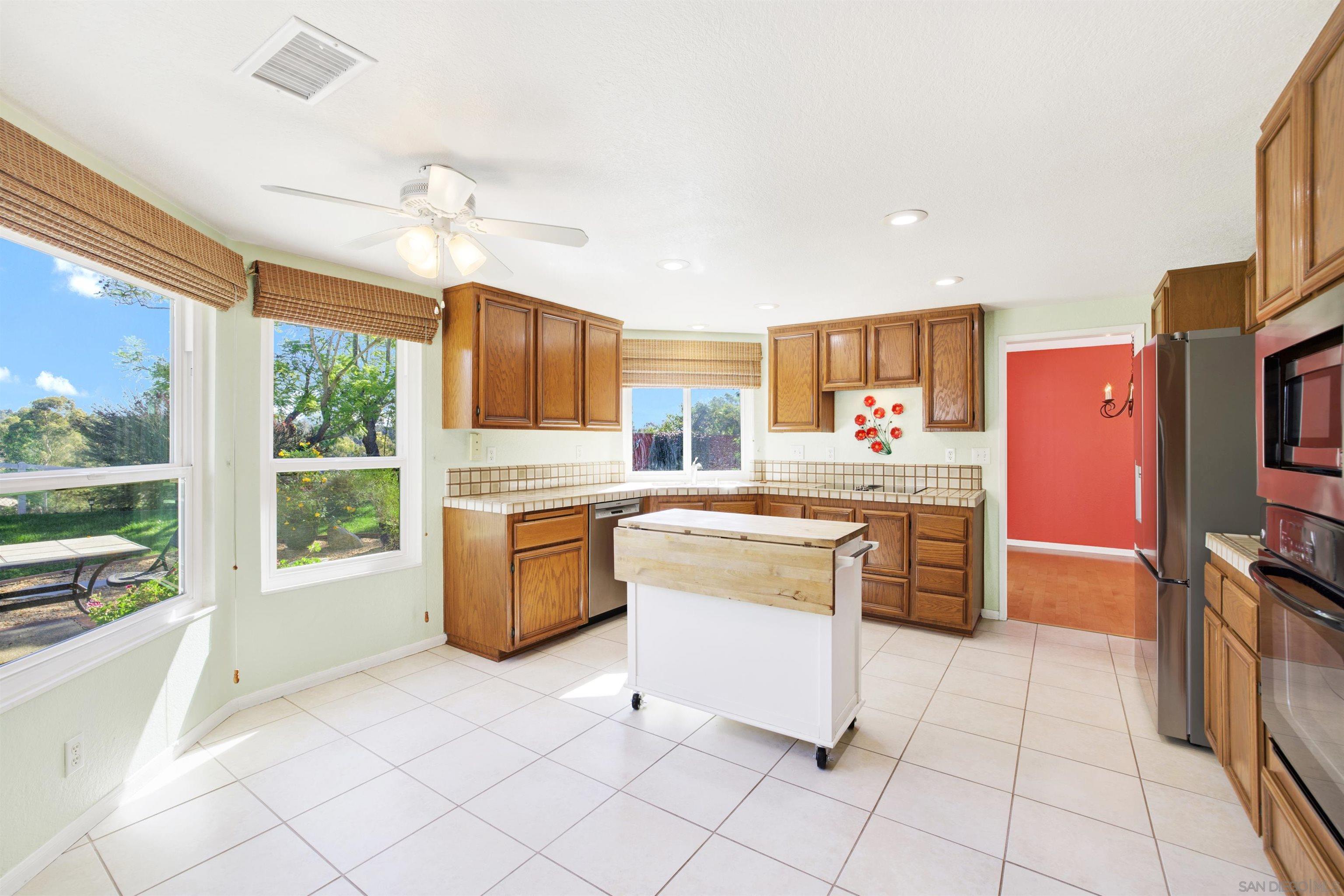 Detail Gallery Image 15 of 54 For 10553  Sunset Ridge Dr, San Diego,  CA 92131 - 4 Beds | 2/1 Baths