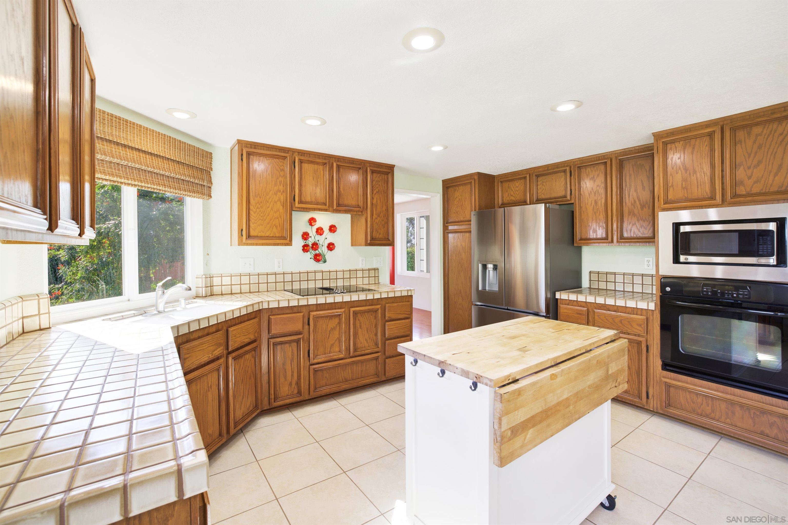 Detail Gallery Image 16 of 54 For 10553  Sunset Ridge Dr, San Diego,  CA 92131 - 4 Beds | 2/1 Baths