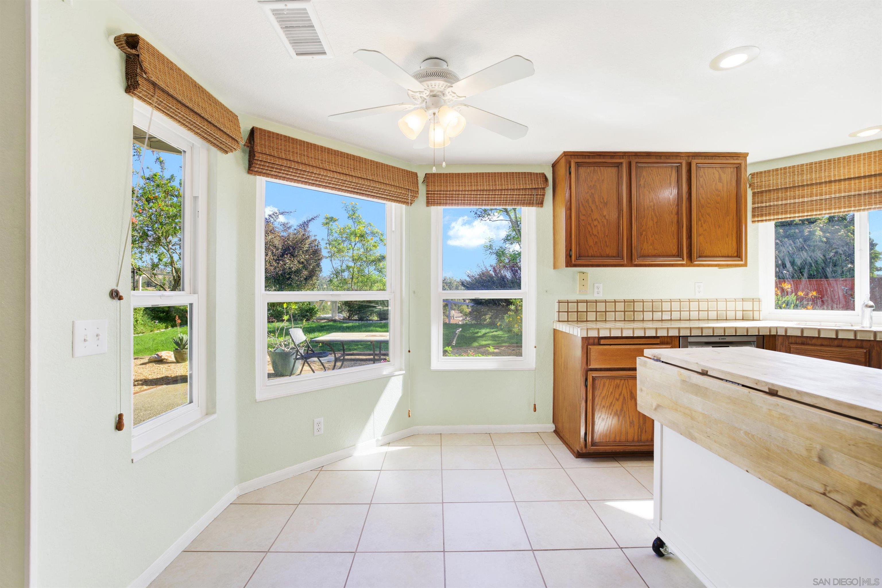 Detail Gallery Image 18 of 54 For 10553  Sunset Ridge Dr, San Diego,  CA 92131 - 4 Beds | 2/1 Baths