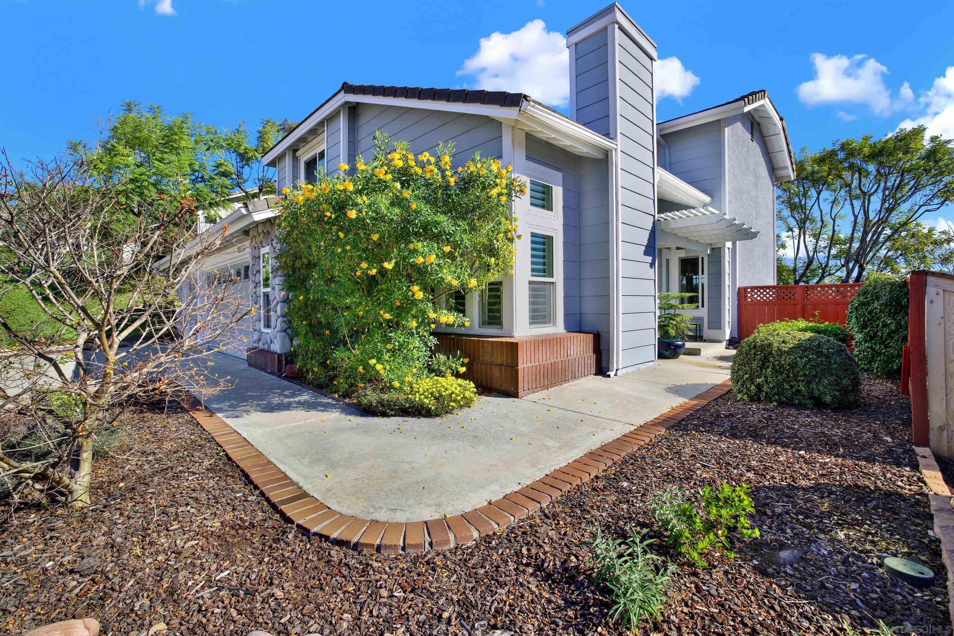 Detail Gallery Image 4 of 54 For 10553  Sunset Ridge Dr, San Diego,  CA 92131 - 4 Beds | 2/1 Baths