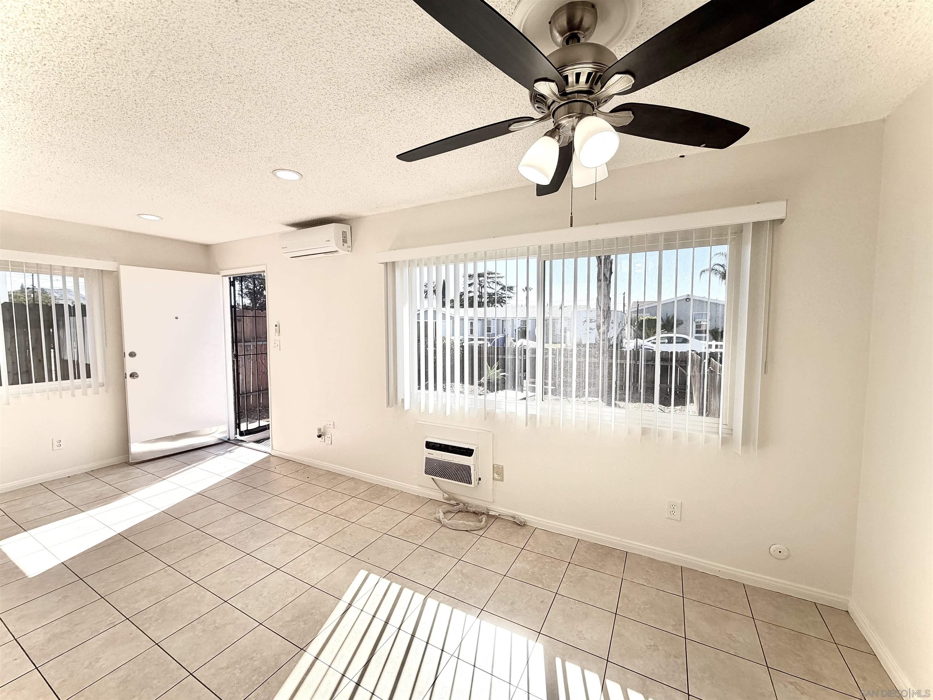 Detail Gallery Image 3 of 6 For 1254  Sumner Ave  B, El Cajon,  CA 92021 - 2 Beds | 1 Baths