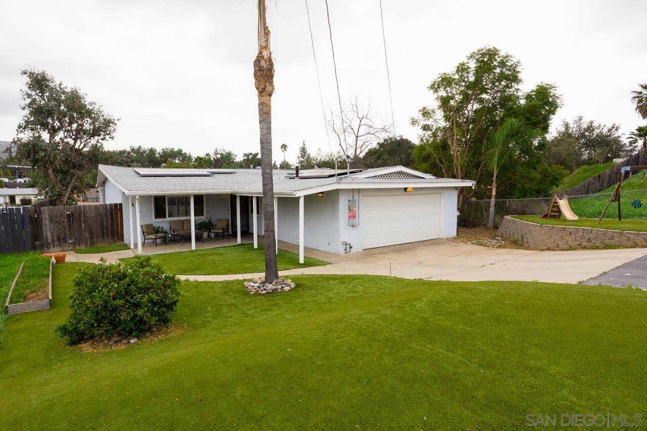 Detail Gallery Image 2 of 36 For 13403  Bubbling Ln, Lakeside,  CA 92040 - 4 Beds | 3 Baths