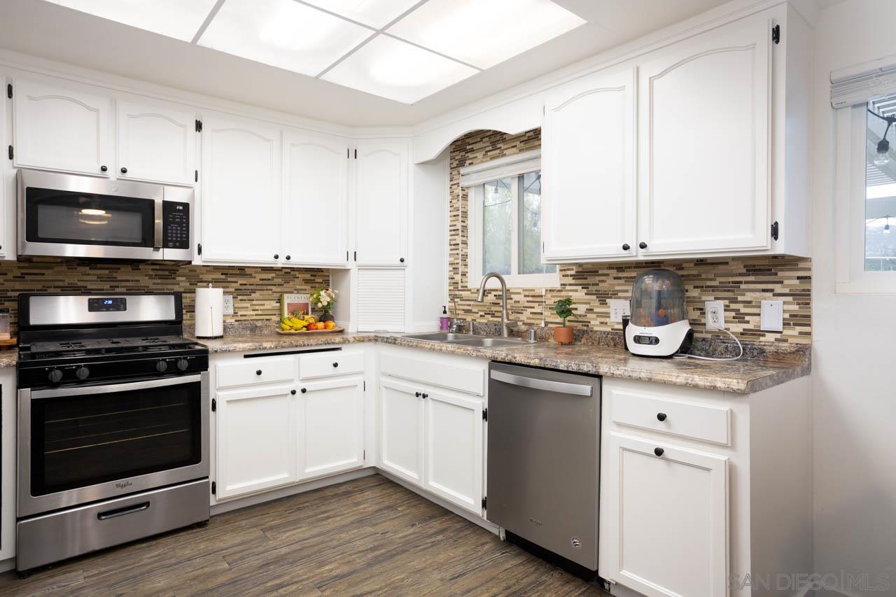 Detail Gallery Image 13 of 36 For 13403  Bubbling Ln, Lakeside,  CA 92040 - 4 Beds | 3 Baths