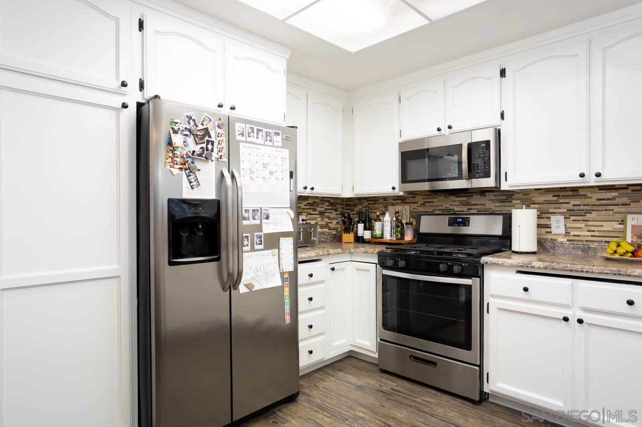 Detail Gallery Image 14 of 36 For 13403  Bubbling Ln, Lakeside,  CA 92040 - 4 Beds | 3 Baths