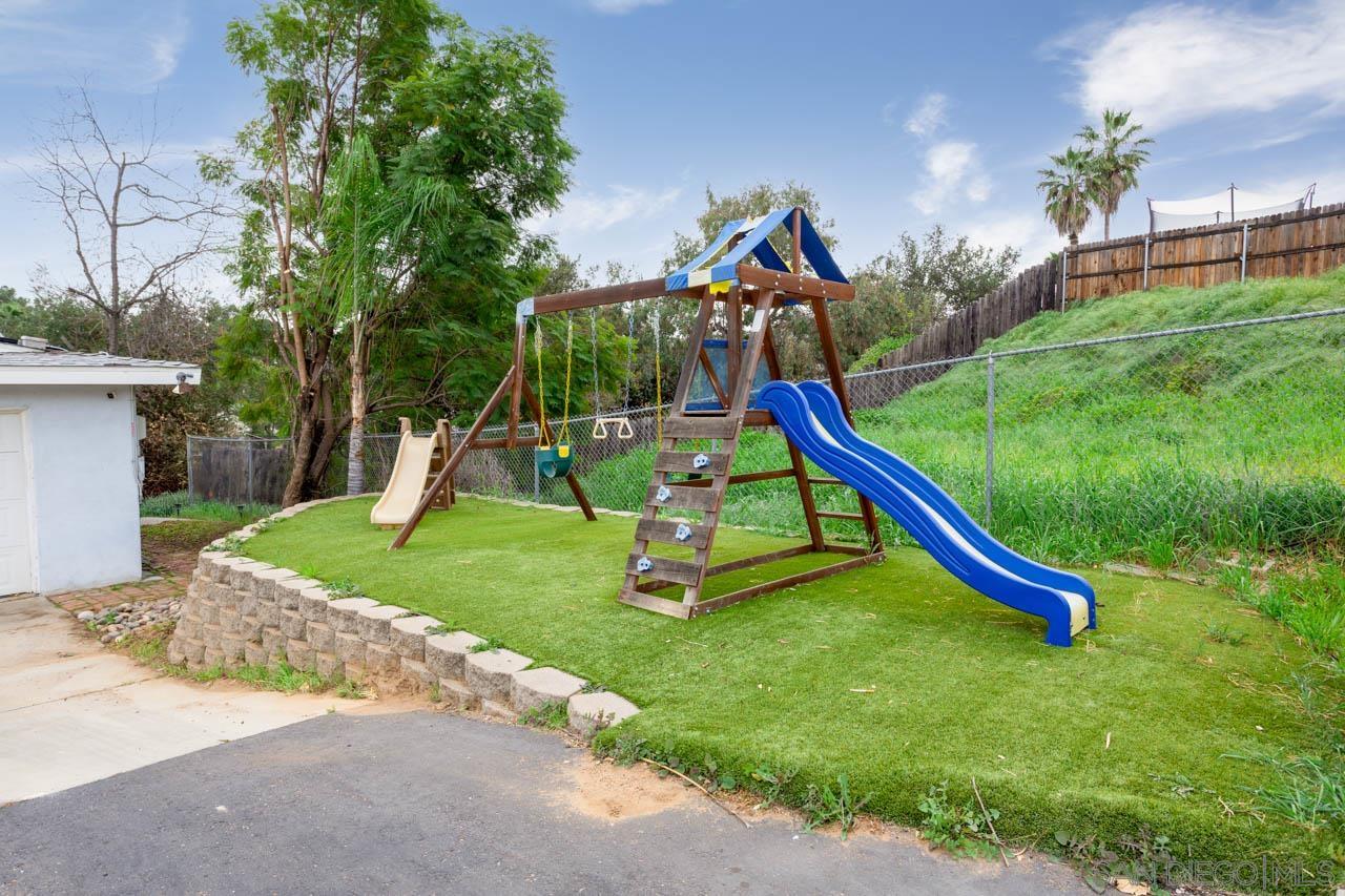 Detail Gallery Image 3 of 36 For 13403  Bubbling Ln, Lakeside,  CA 92040 - 4 Beds | 3 Baths