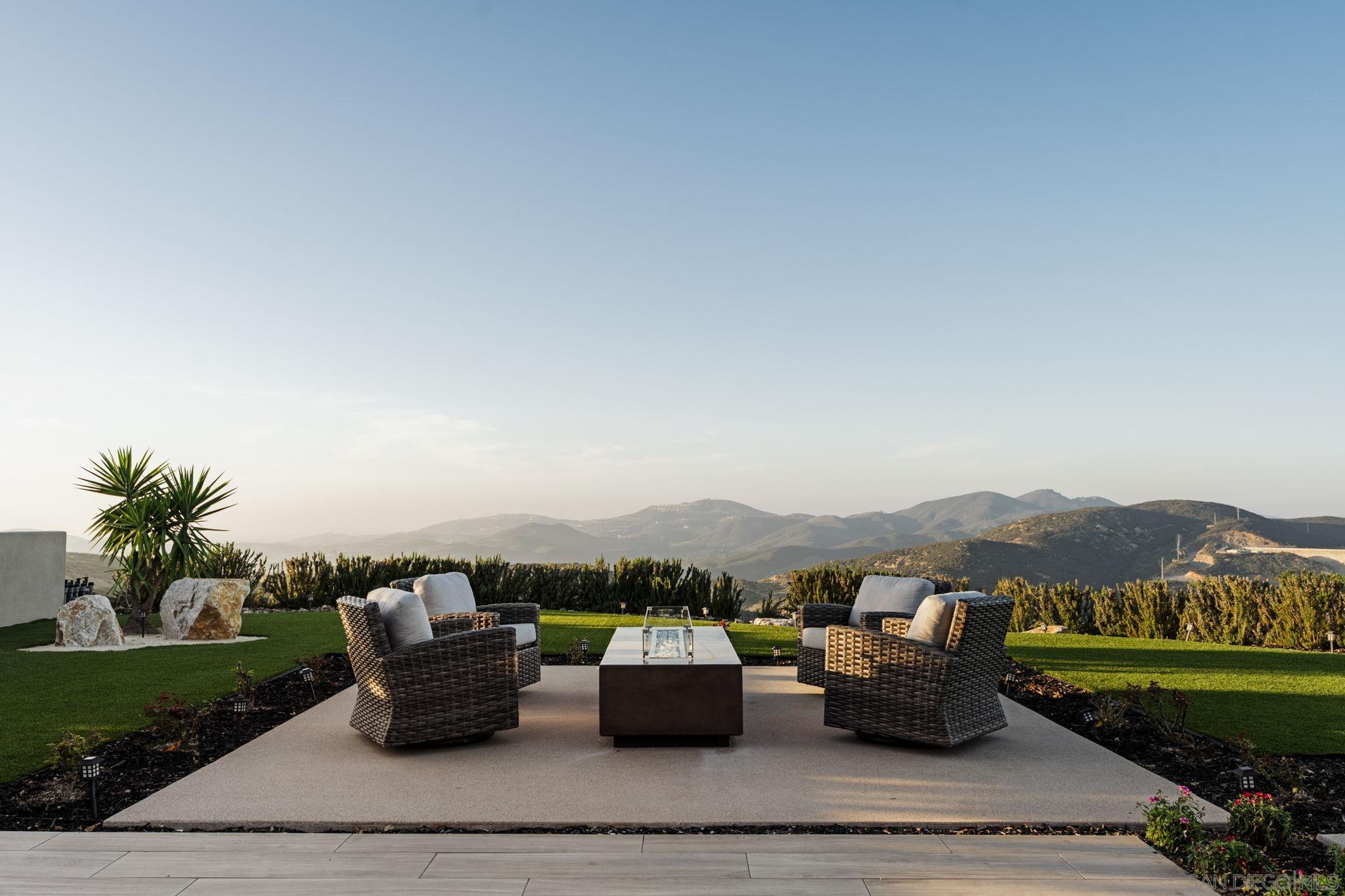 Detail Gallery Image 20 of 30 For 18238  Avenida Apice, Rancho Santa Fe,  CA 92067 - 4 Beds | 4/1 Baths