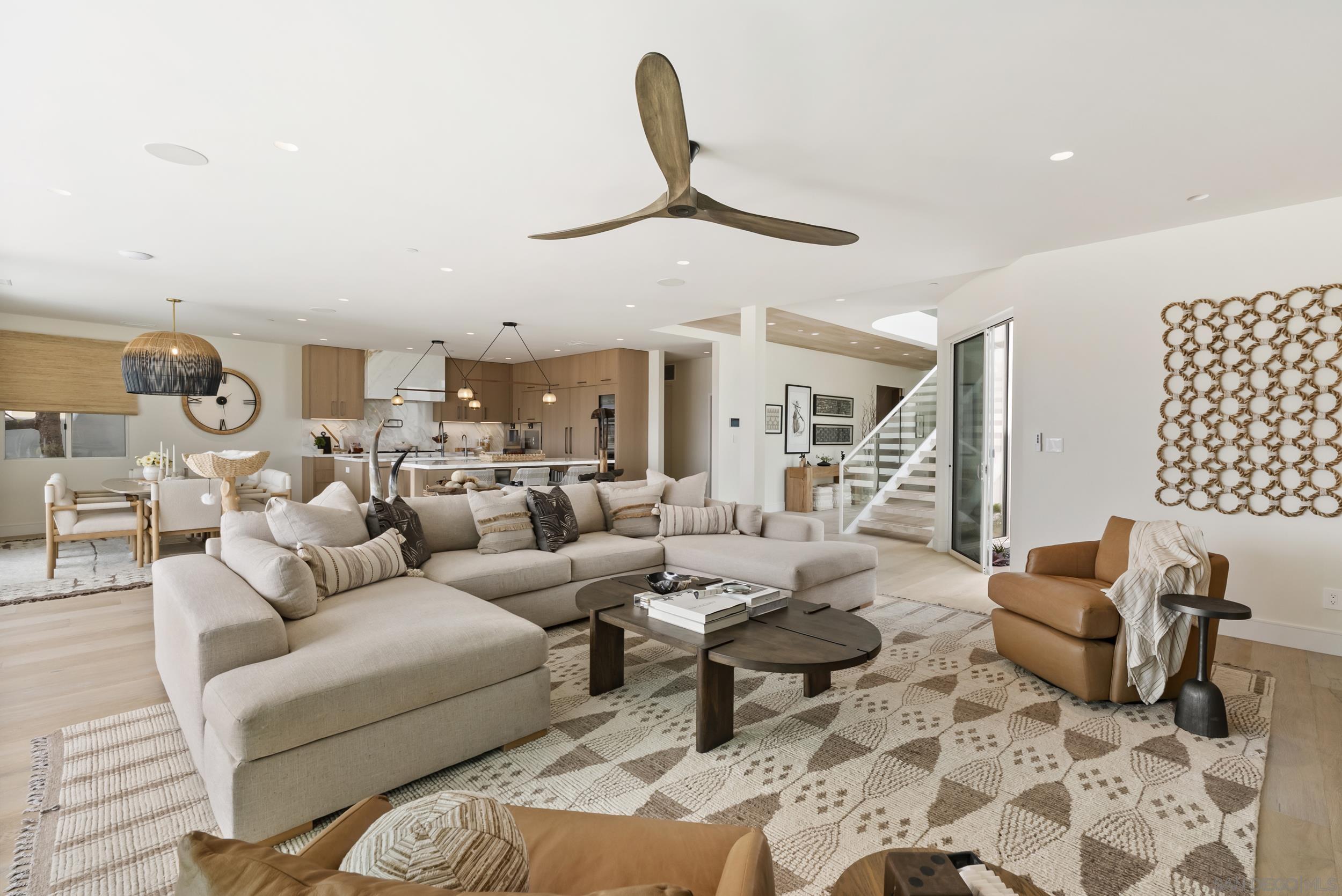 Detail Gallery Image 15 of 47 For 1053 E Briarfield Dr, San Diego,  CA 92109 - 5 Beds | 5/3 Baths