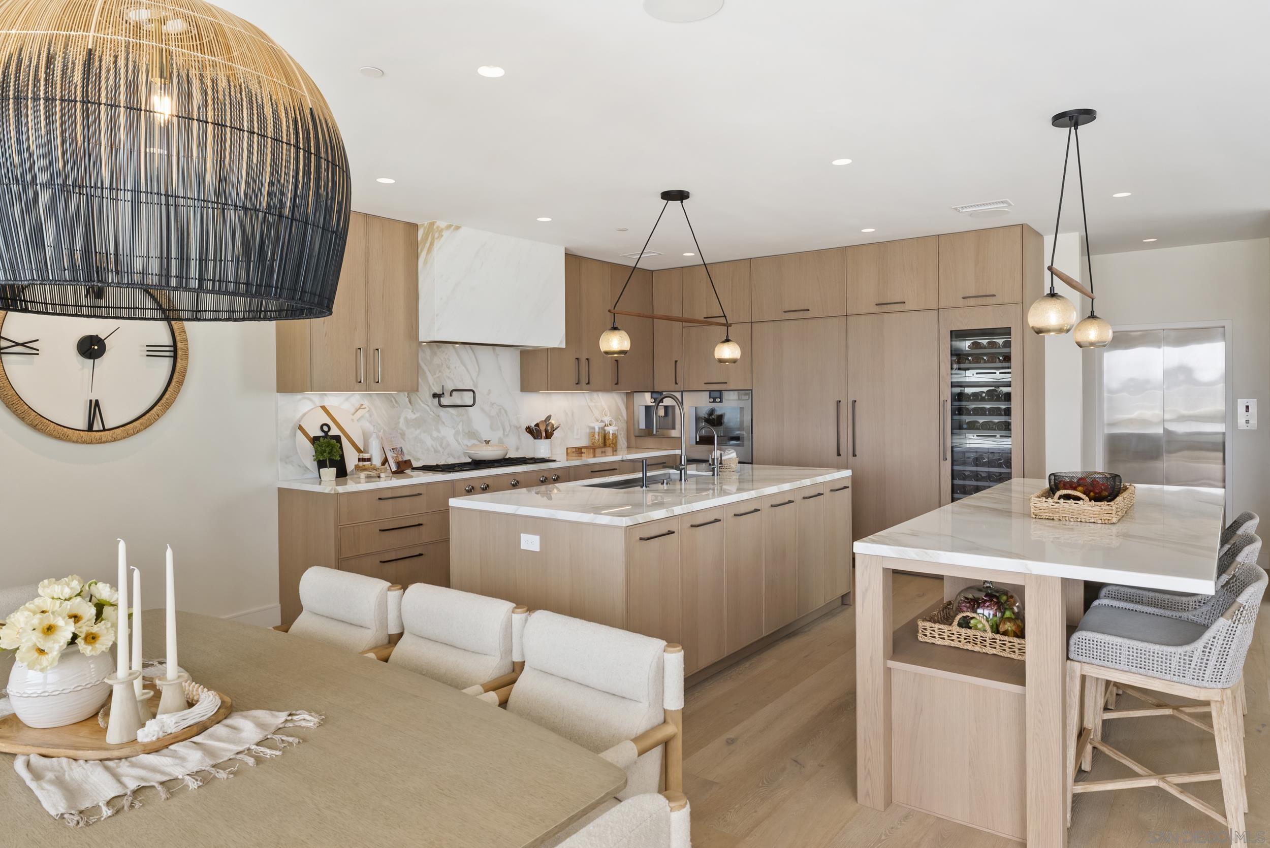 Detail Gallery Image 17 of 47 For 1053 E Briarfield Dr, San Diego,  CA 92109 - 5 Beds | 5/3 Baths