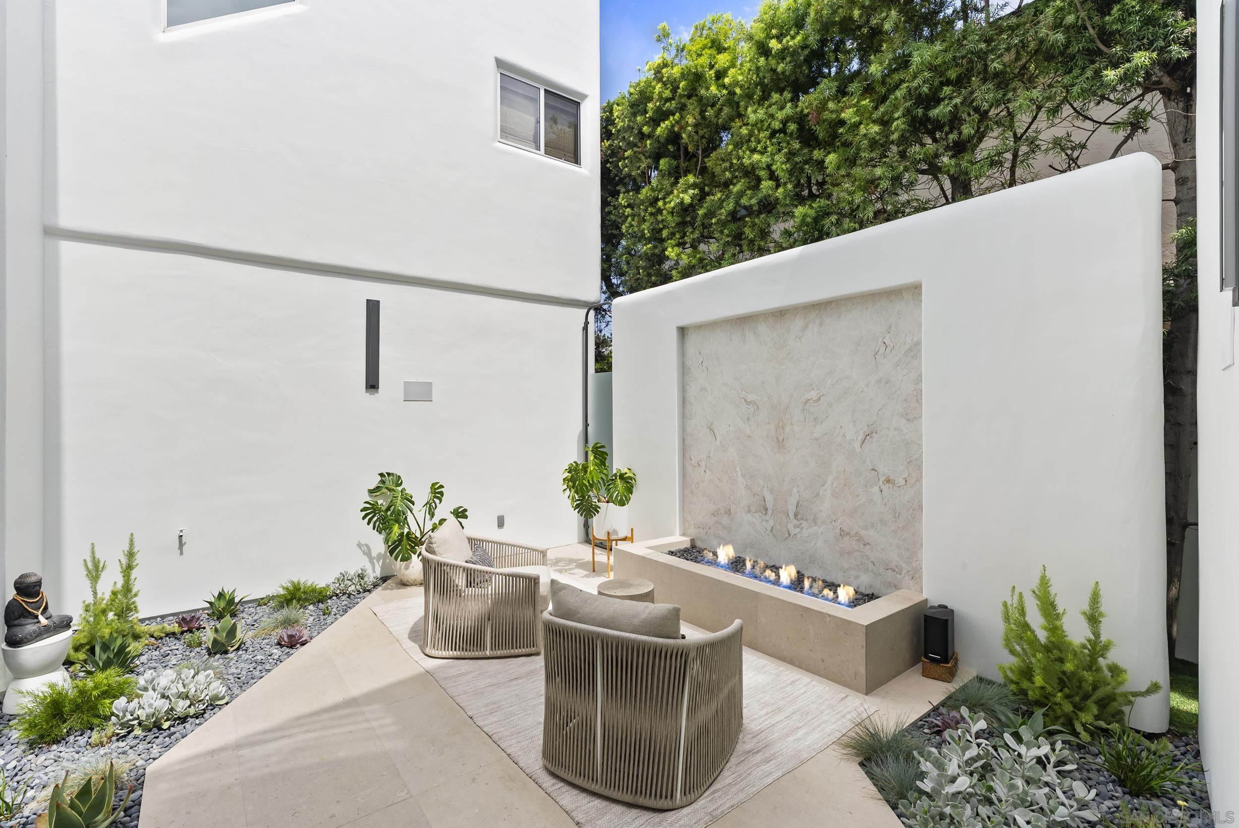 Detail Gallery Image 18 of 47 For 1053 E Briarfield Dr, San Diego,  CA 92109 - 5 Beds | 5/3 Baths