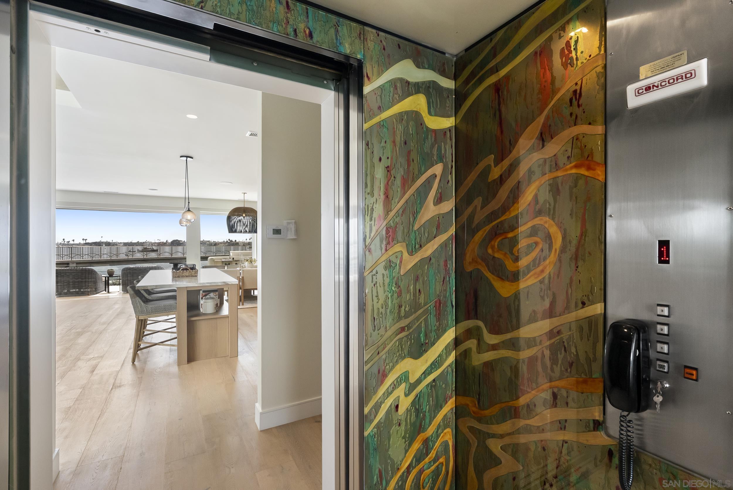 Detail Gallery Image 19 of 47 For 1053 E Briarfield Dr, San Diego,  CA 92109 - 5 Beds | 5/3 Baths