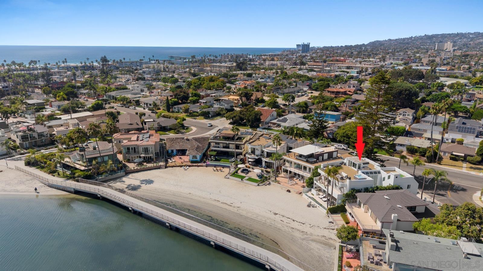 Detail Gallery Image 3 of 47 For 1053 E Briarfield Dr, San Diego,  CA 92109 - 5 Beds | 5/3 Baths