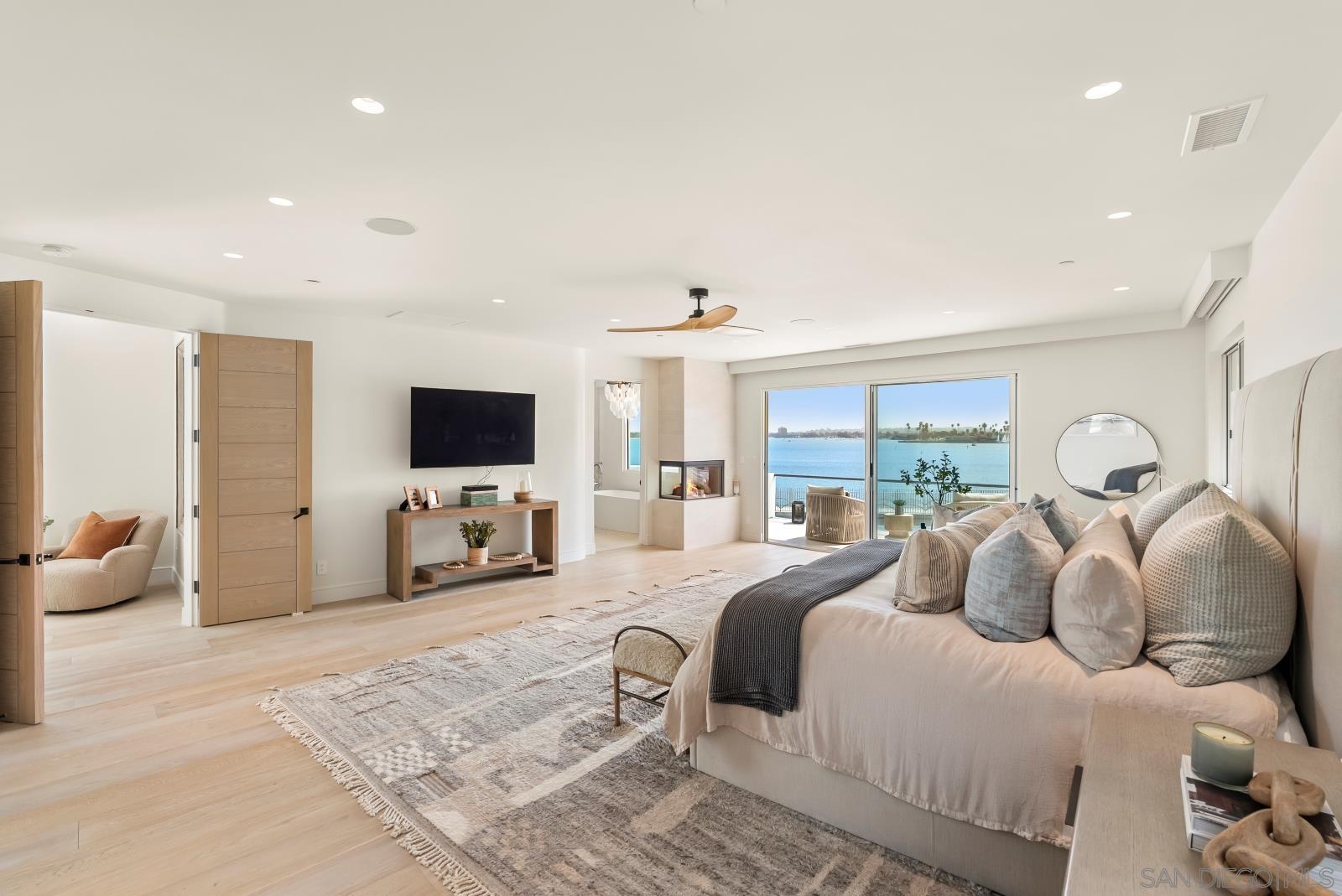 Detail Gallery Image 23 of 47 For 1053 E Briarfield Dr, San Diego,  CA 92109 - 5 Beds | 5/3 Baths