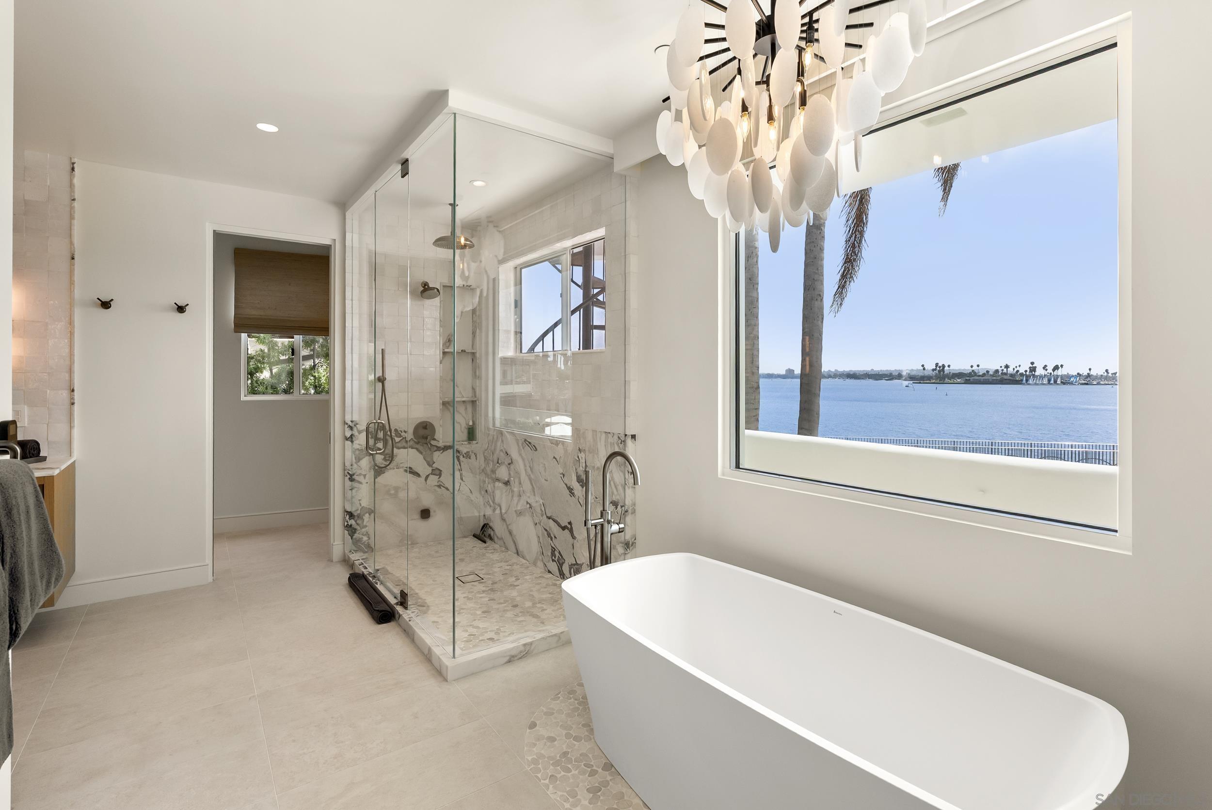 Detail Gallery Image 25 of 47 For 1053 E Briarfield Dr, San Diego,  CA 92109 - 5 Beds | 5/3 Baths