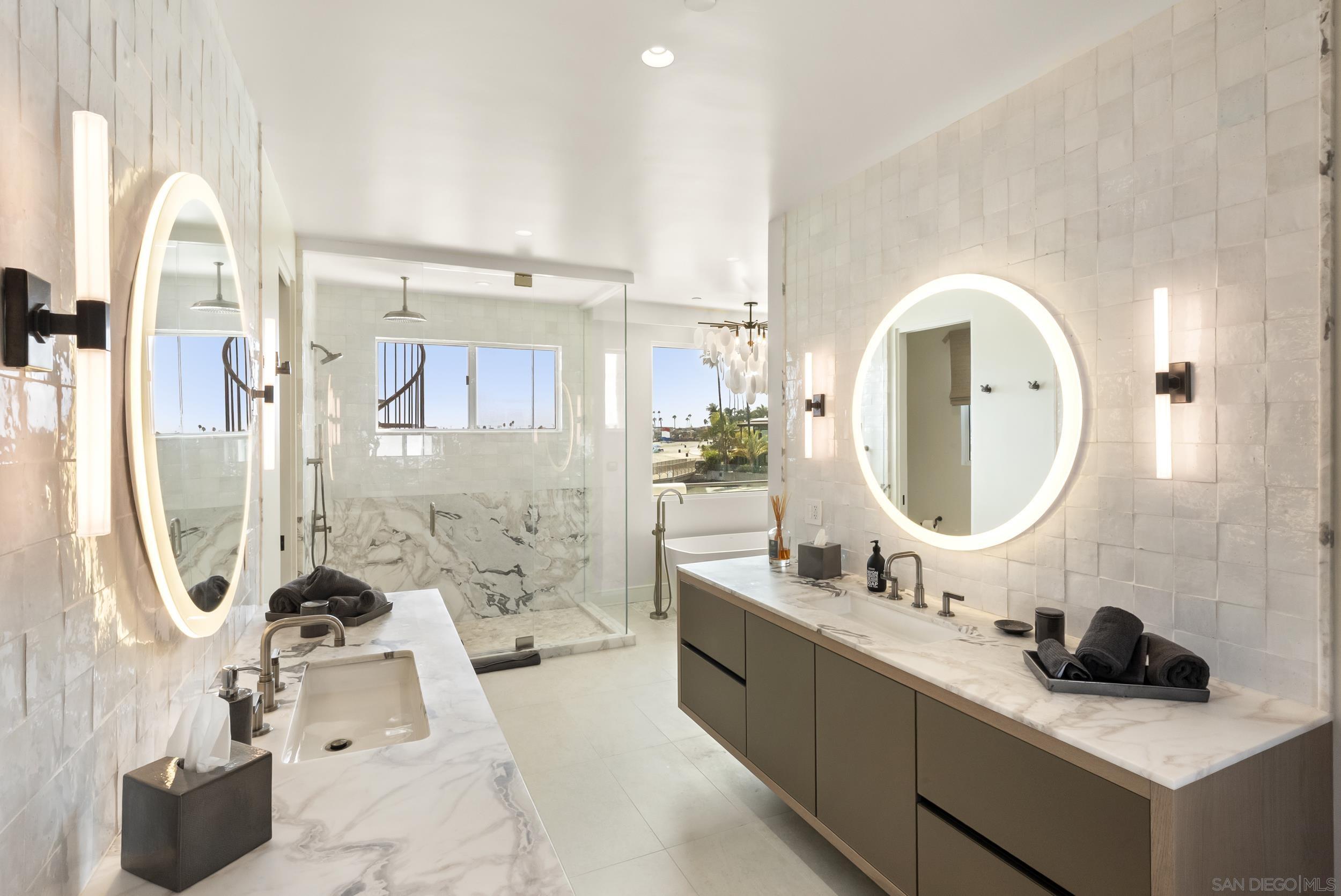 Detail Gallery Image 26 of 47 For 1053 E Briarfield Dr, San Diego,  CA 92109 - 5 Beds | 5/3 Baths