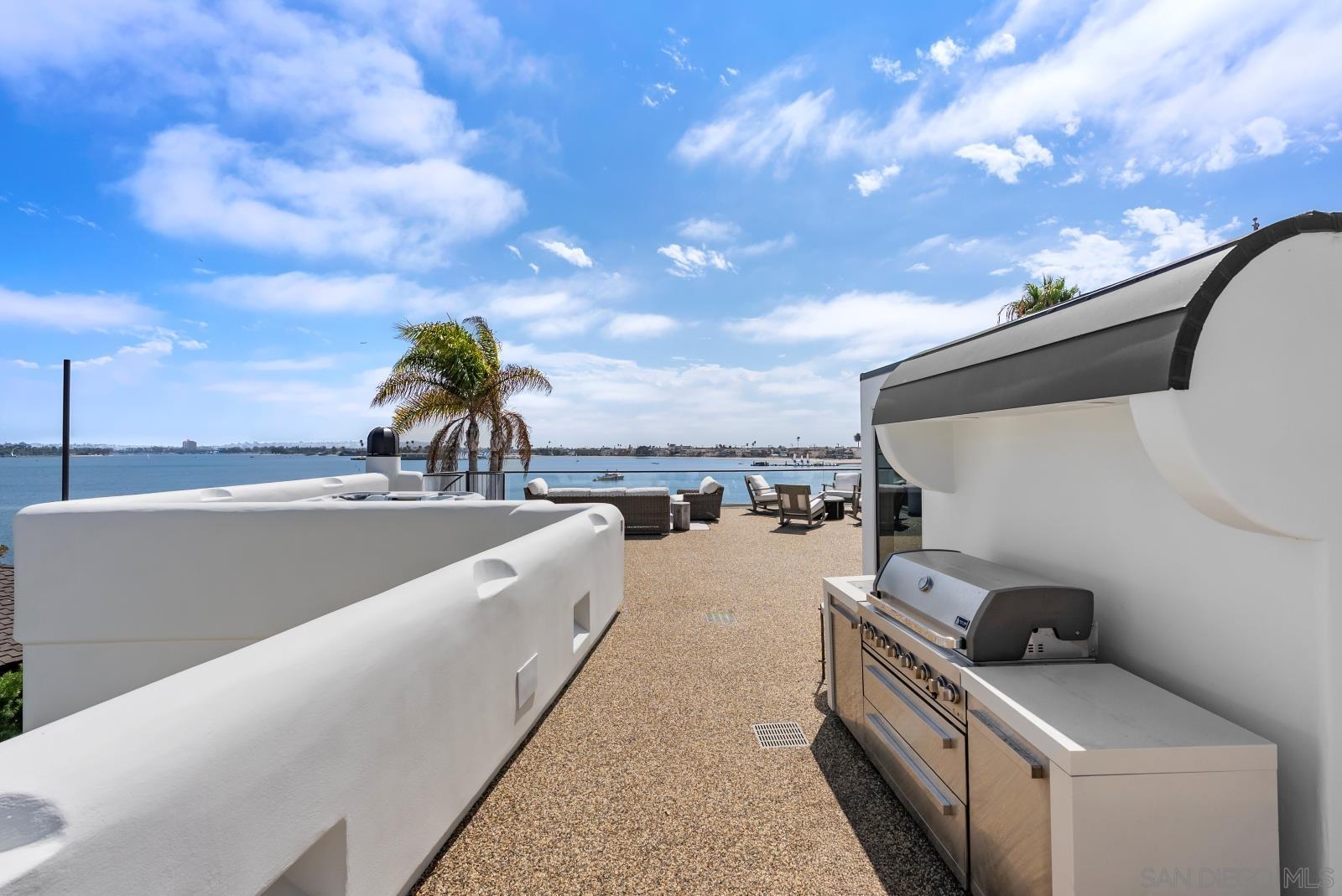 Detail Gallery Image 30 of 47 For 1053 E Briarfield Dr, San Diego,  CA 92109 - 5 Beds | 5/3 Baths