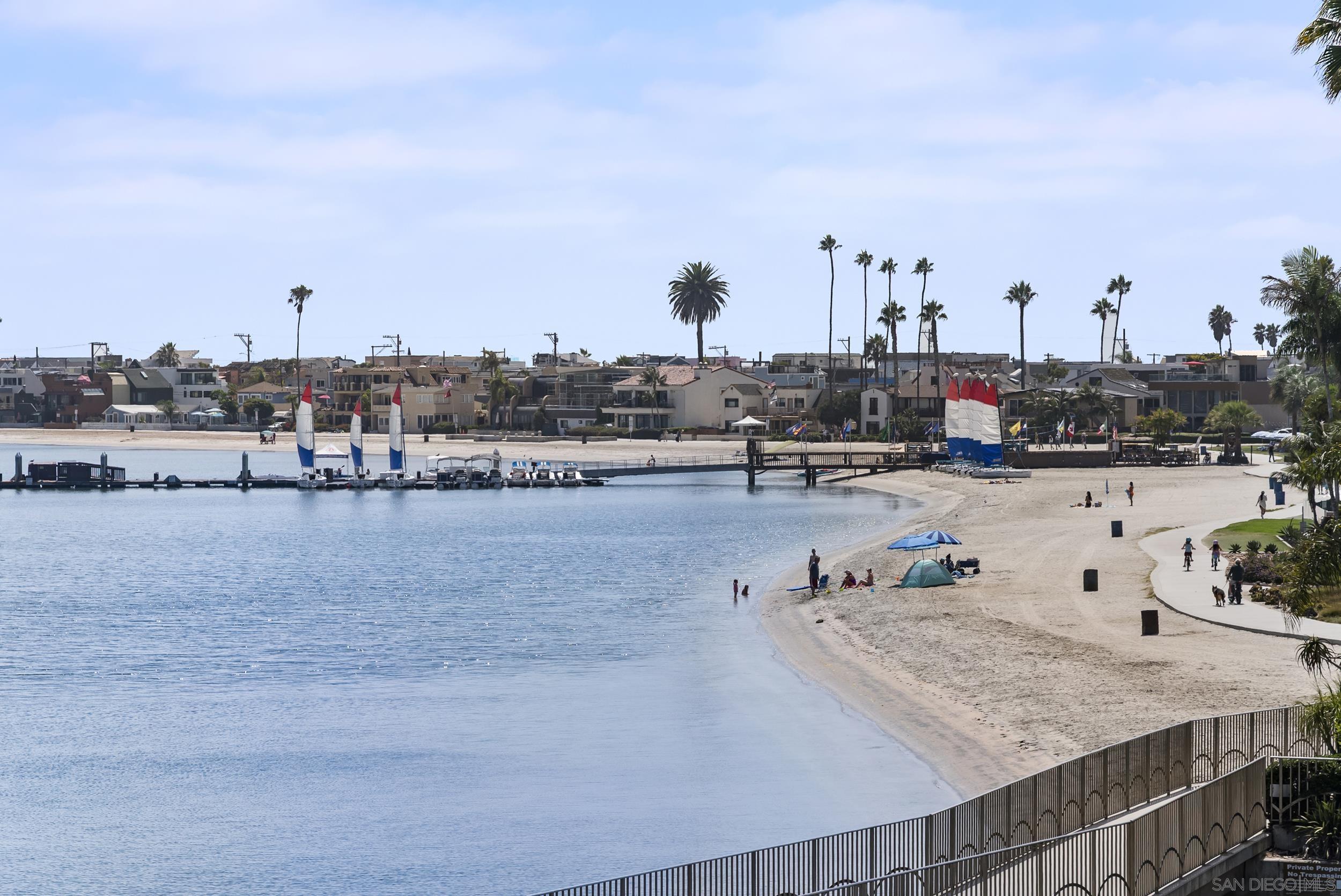 Detail Gallery Image 33 of 47 For 1053 E Briarfield Dr, San Diego,  CA 92109 - 5 Beds | 5/3 Baths