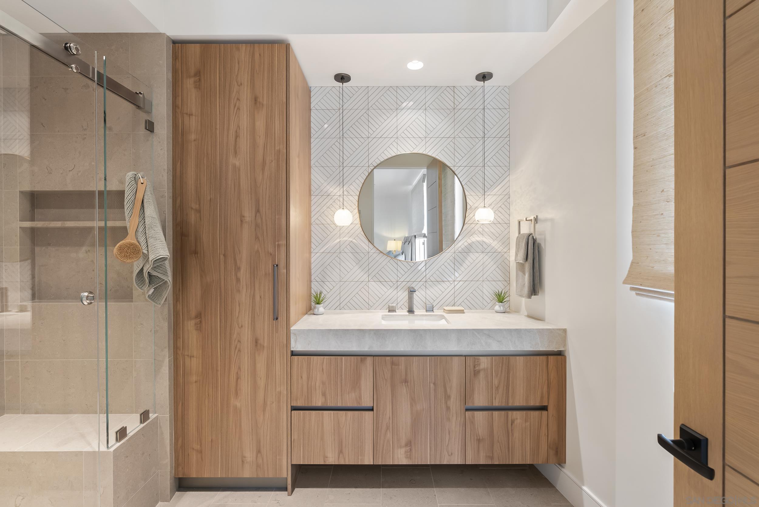 Detail Gallery Image 36 of 47 For 1053 E Briarfield Dr, San Diego,  CA 92109 - 5 Beds | 5/3 Baths