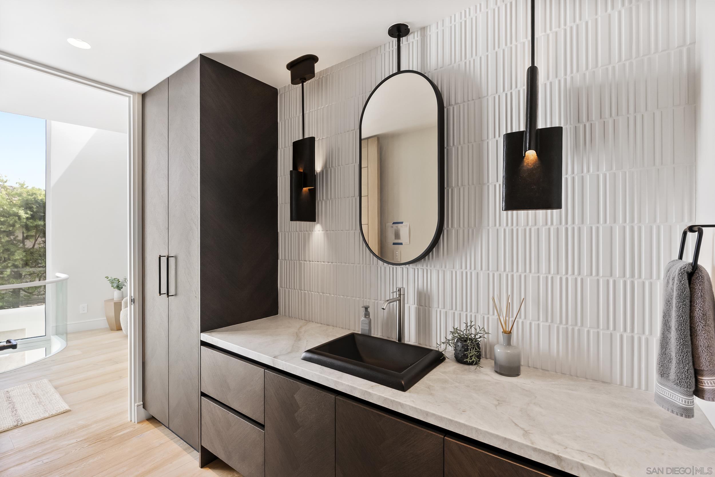 Detail Gallery Image 39 of 47 For 1053 E Briarfield Dr, San Diego,  CA 92109 - 5 Beds | 5/3 Baths