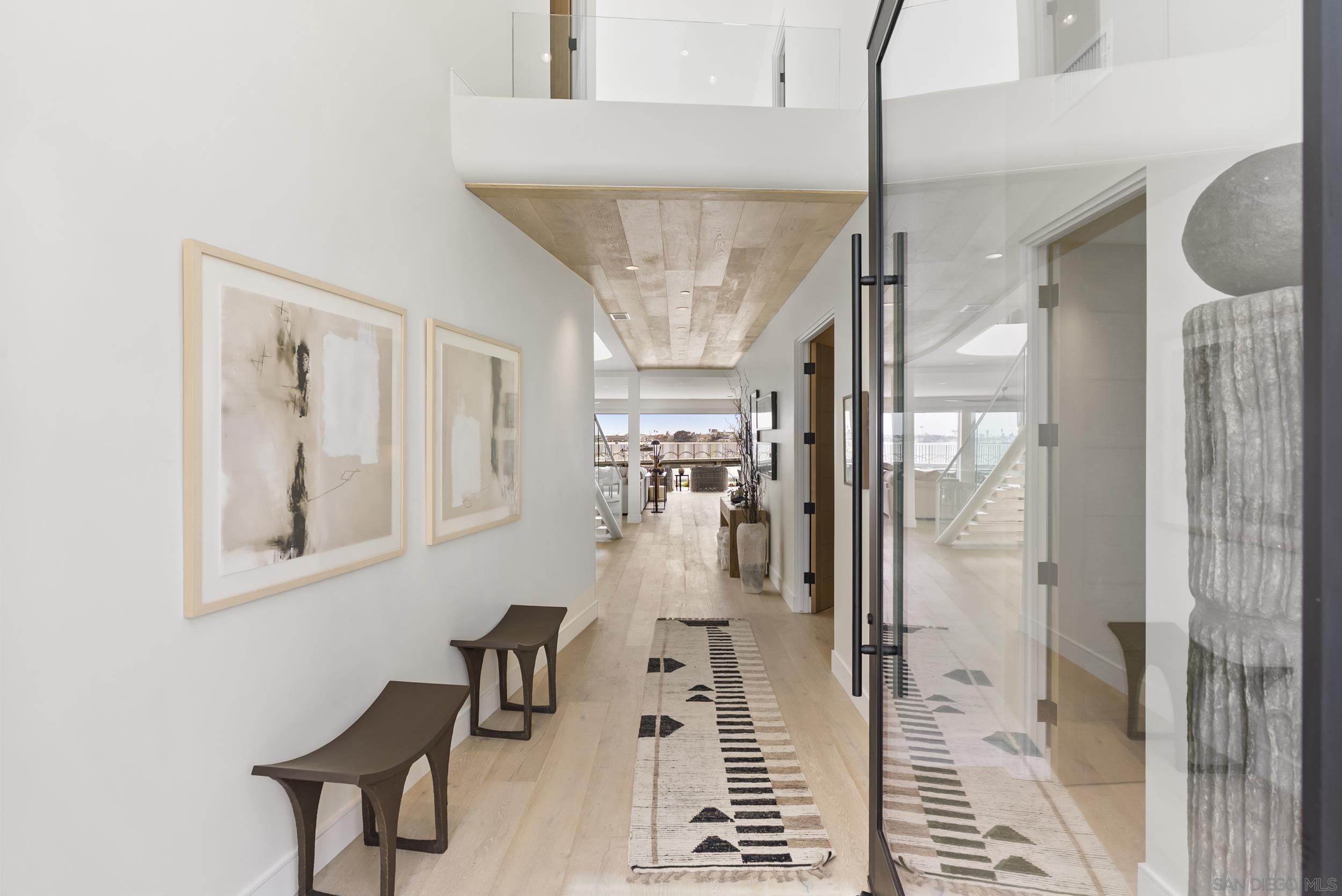 Detail Gallery Image 7 of 47 For 1053 E Briarfield Dr, San Diego,  CA 92109 - 5 Beds | 5/3 Baths