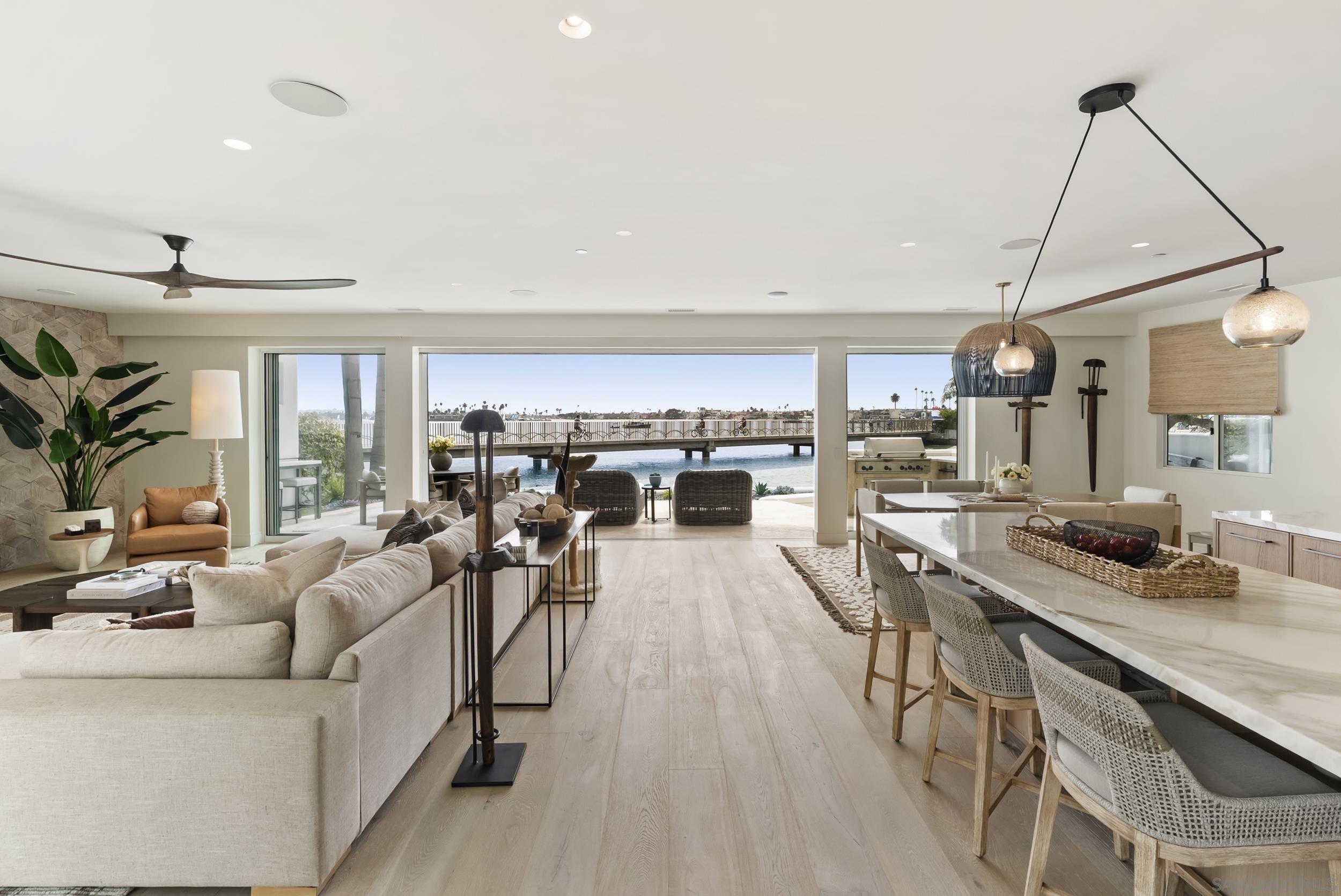 Detail Gallery Image 9 of 47 For 1053 E Briarfield Dr, San Diego,  CA 92109 - 5 Beds | 5/3 Baths