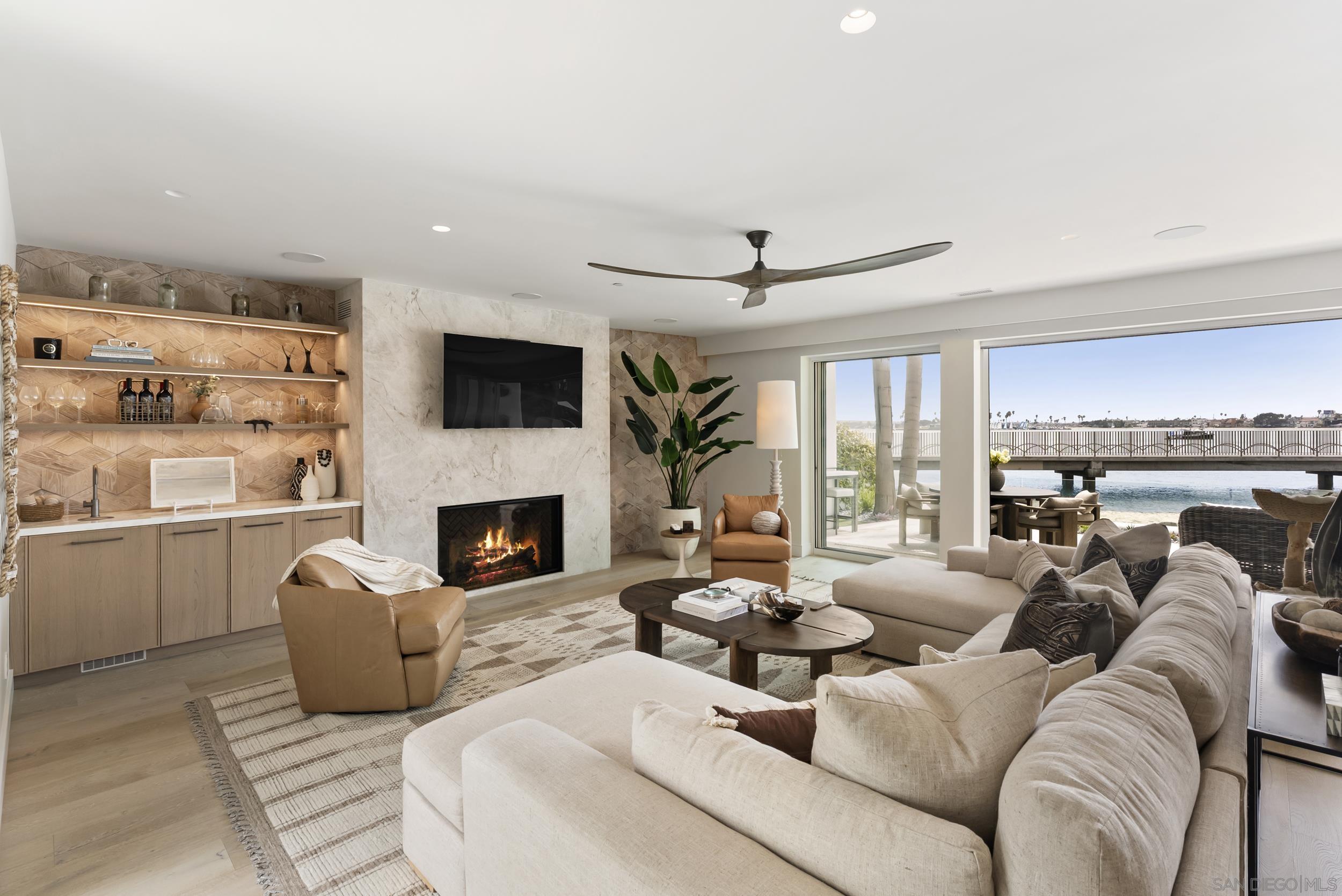 Detail Gallery Image 10 of 47 For 1053 E Briarfield Dr, San Diego,  CA 92109 - 5 Beds | 5/3 Baths